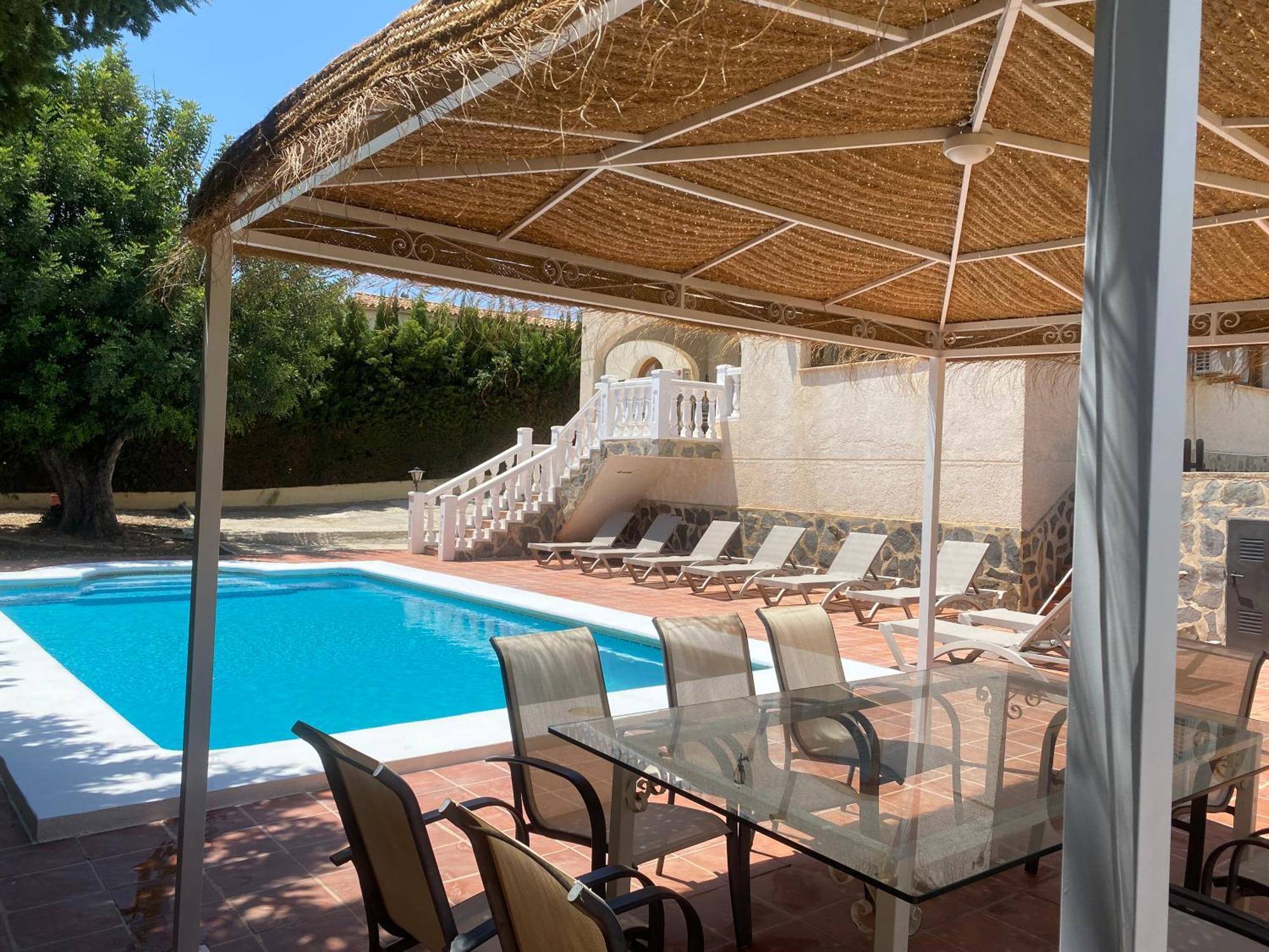 Agradable Con Piscina Y Vistas Al Mar Calpe