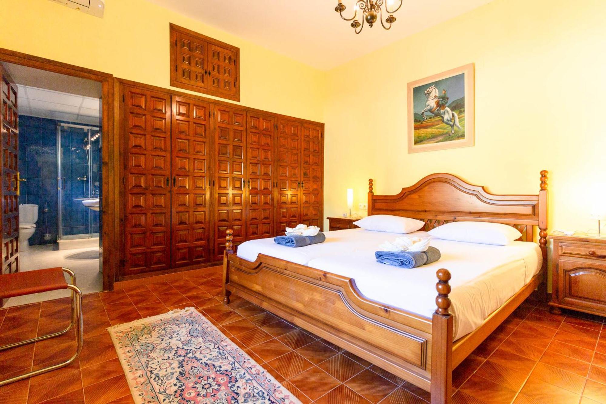 Ref 147) 10 Persons Calpe