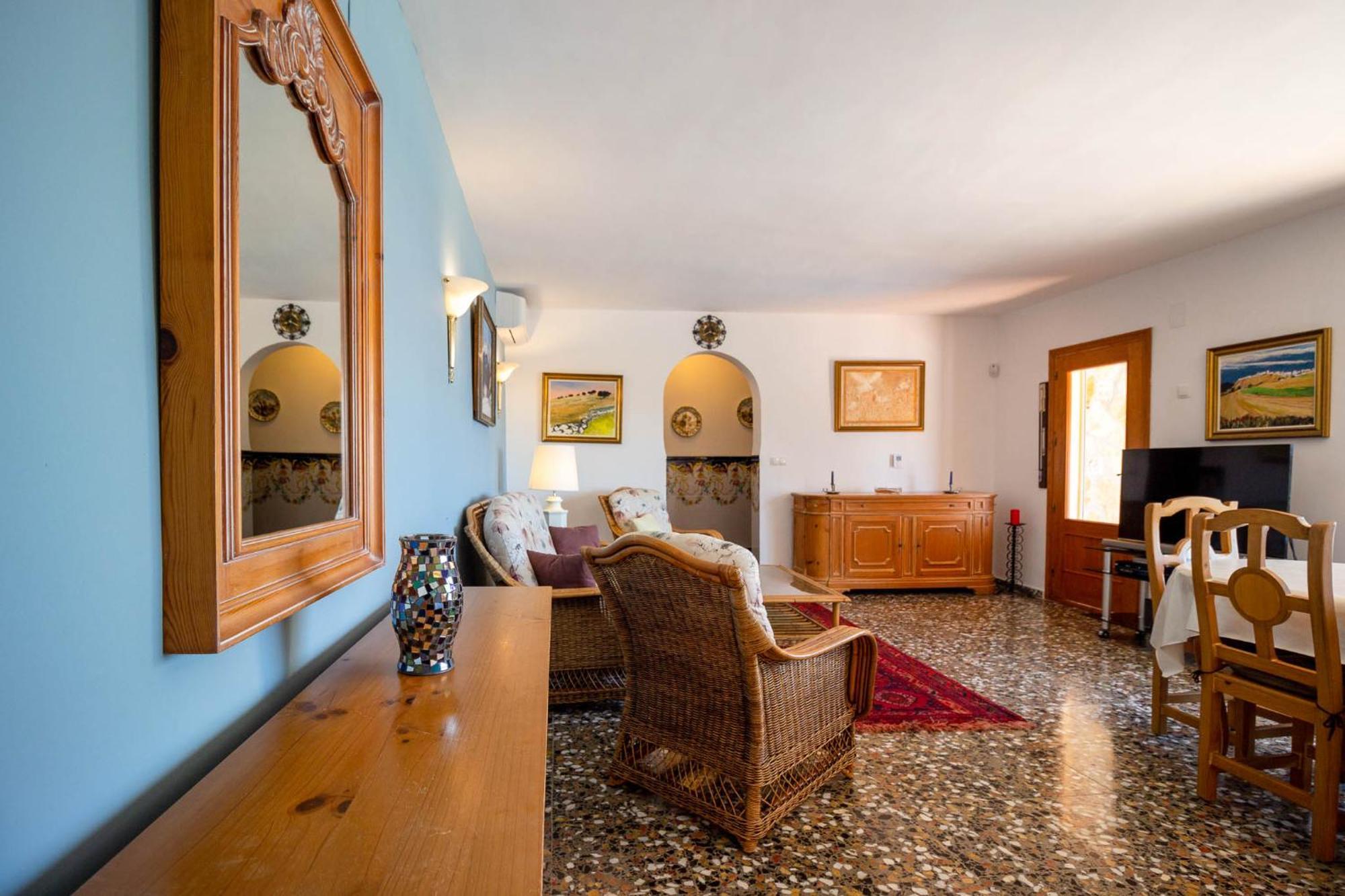 Villa Ref 147) 10 Persons