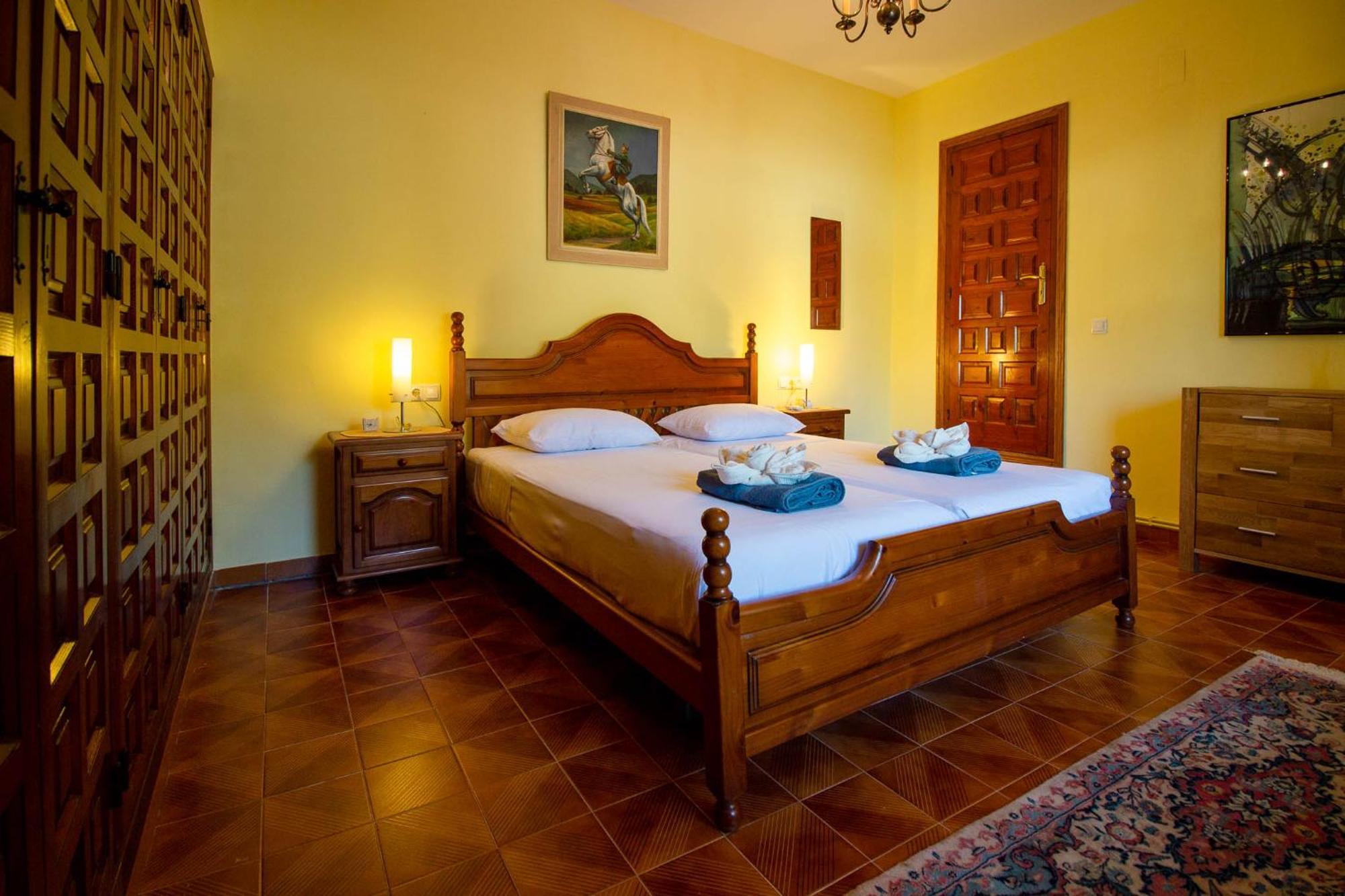 Ref 147) 10 Persons Villa