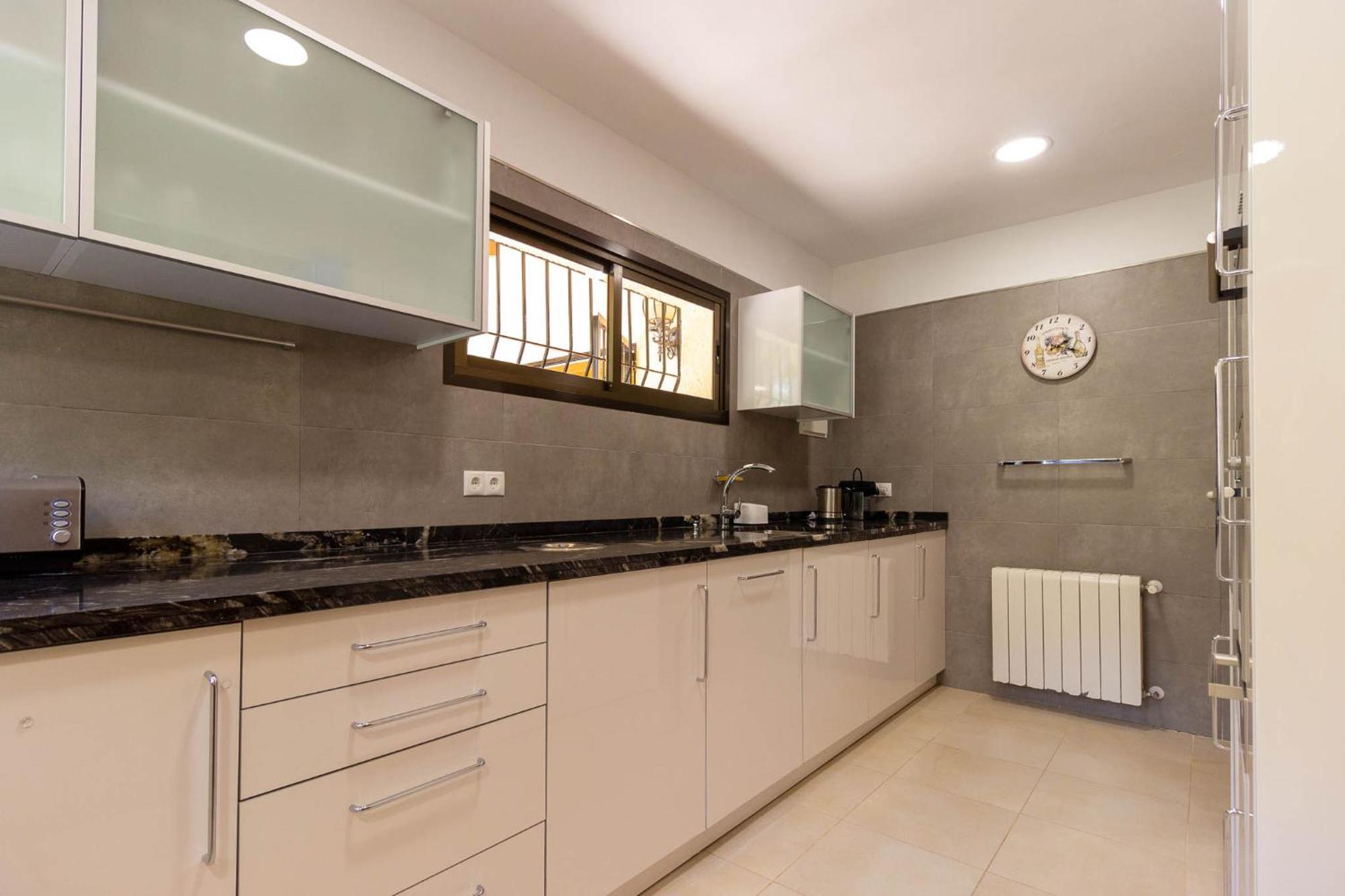 Ref 147) 10 Persons Villa