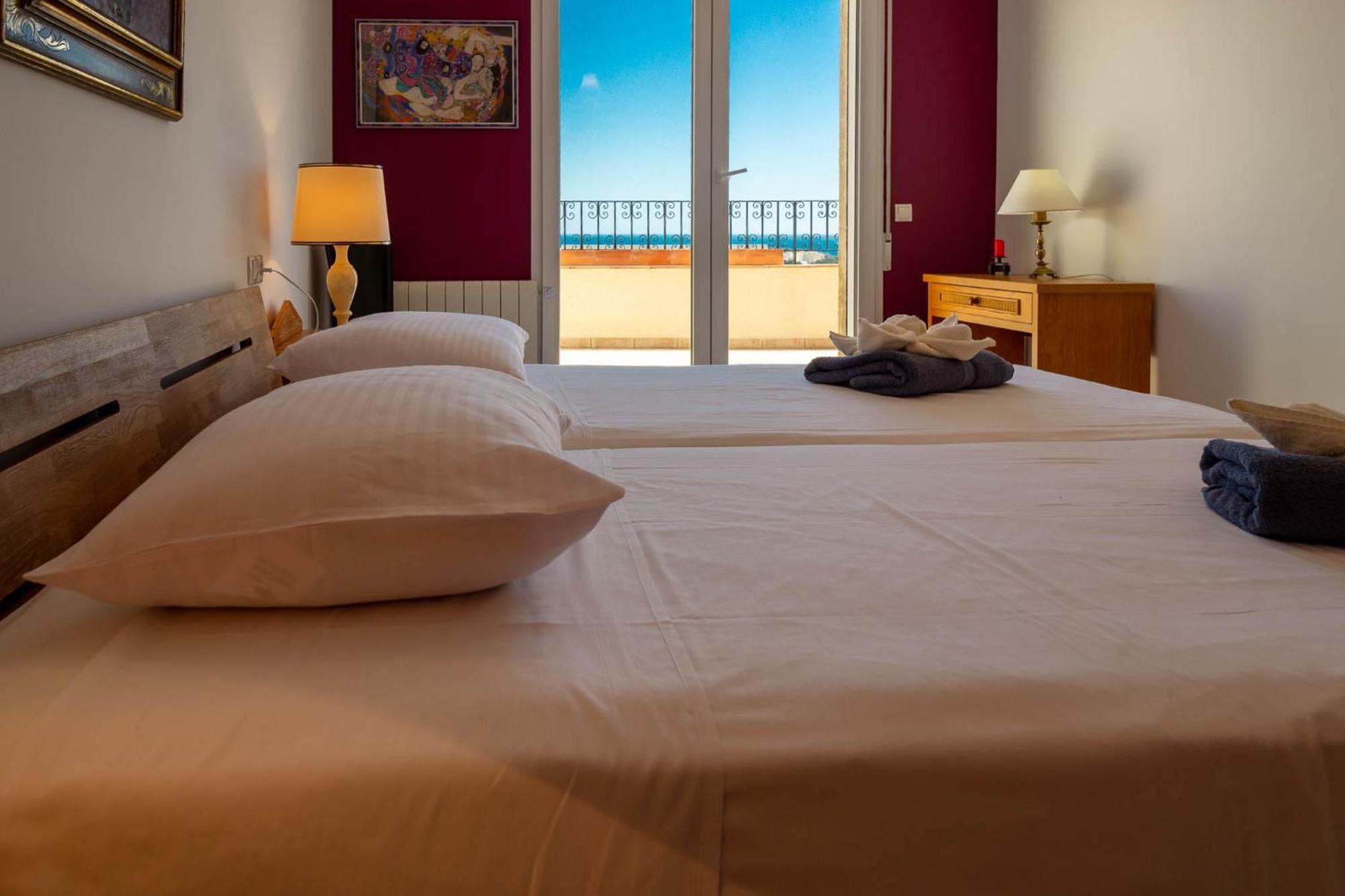 Ref 147) 10 Persons Villa