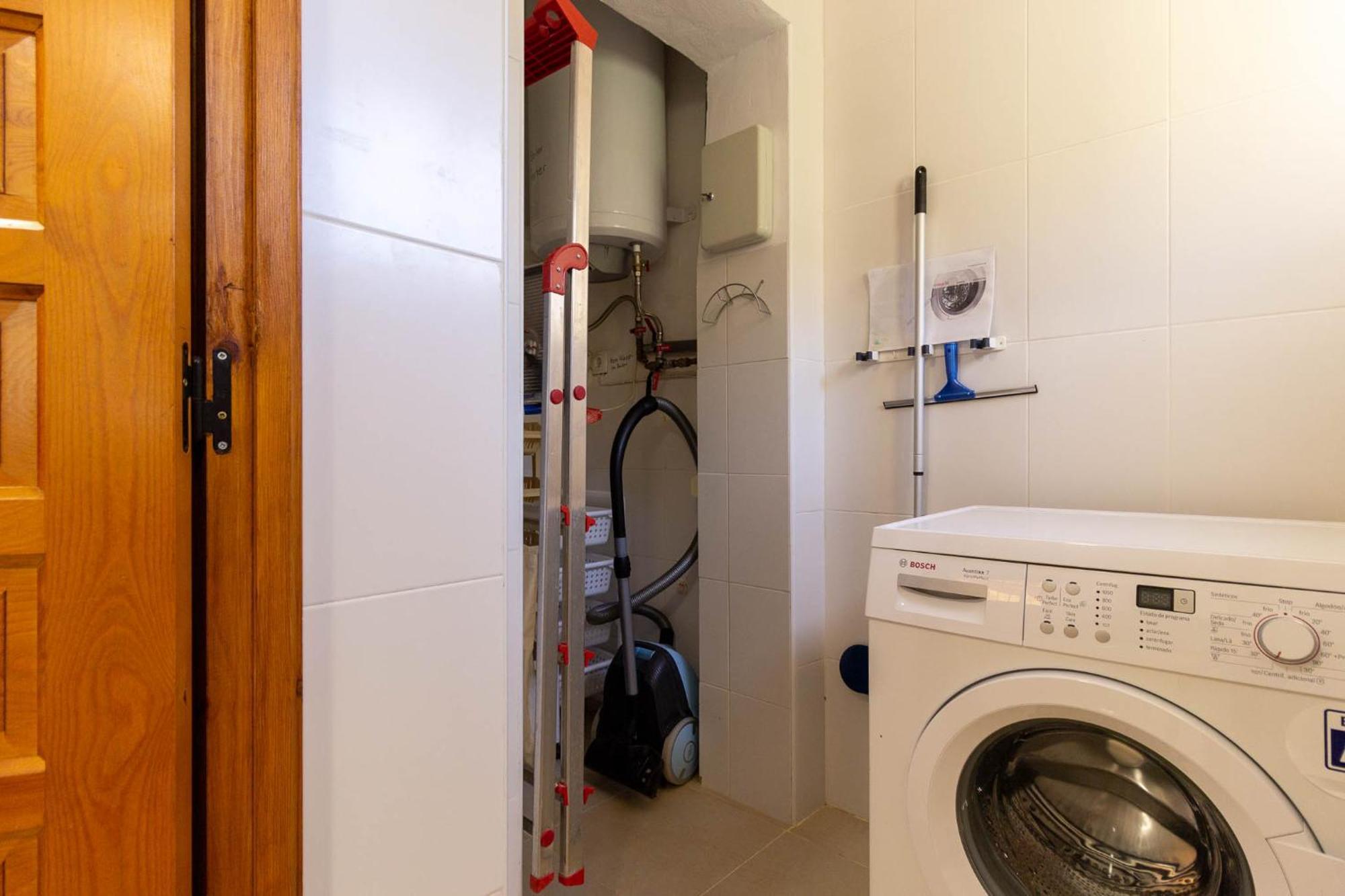 Villa Ref 147) 10 Persons