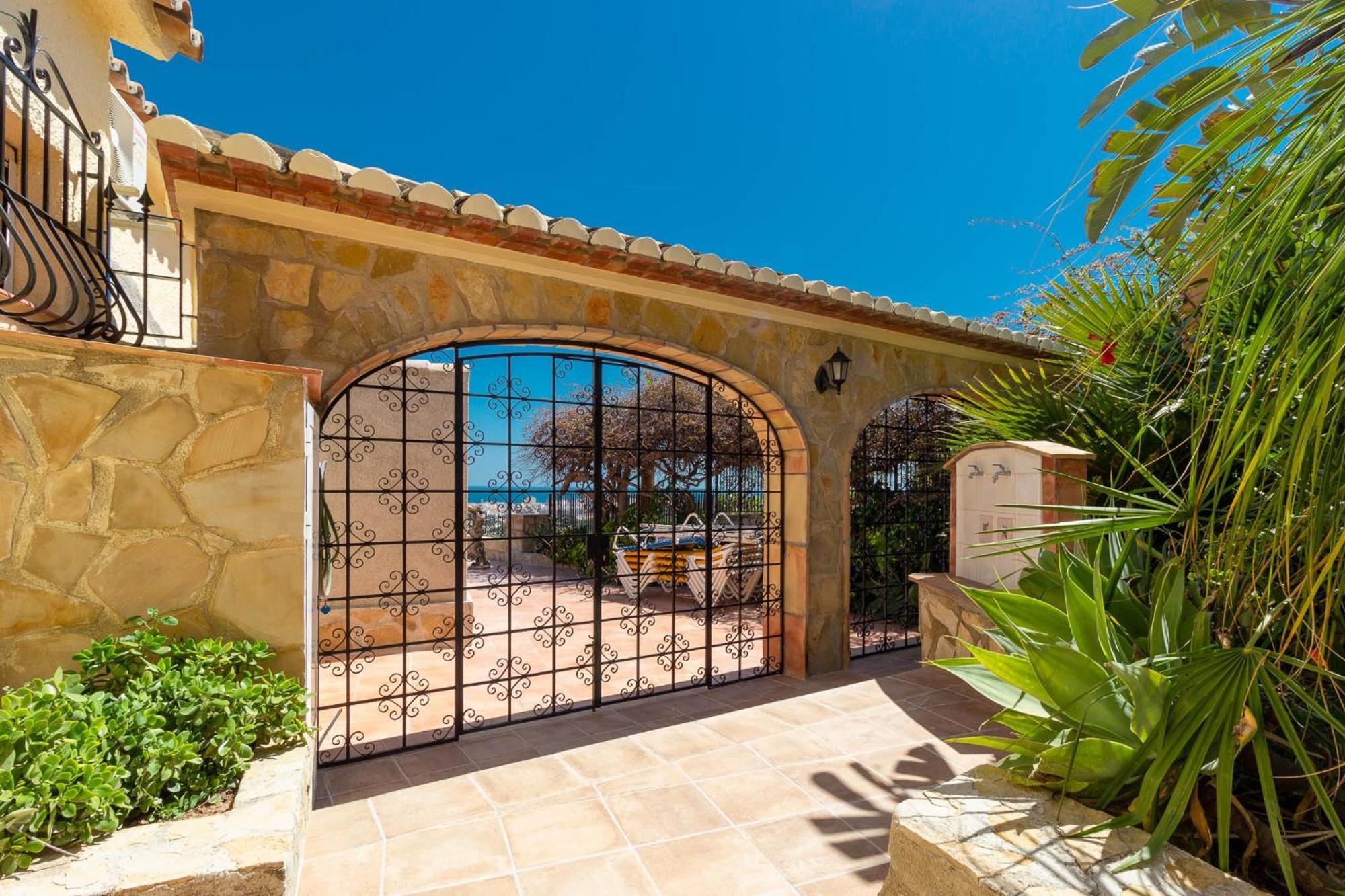 Villa Ref 147) 10 Persons Calpe
