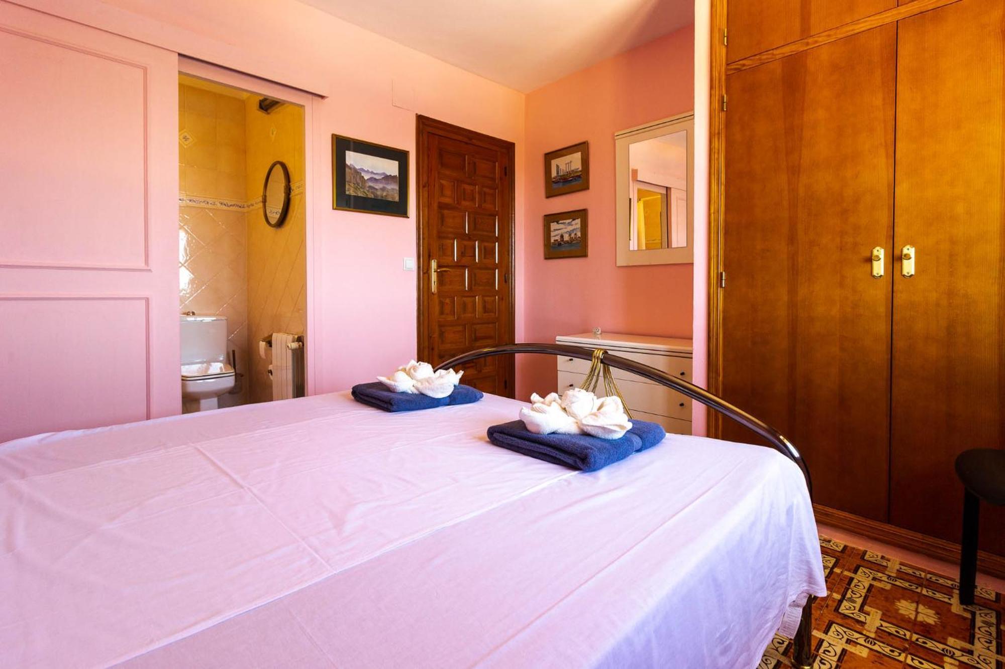 Villa Ref 147) 10 Persons
