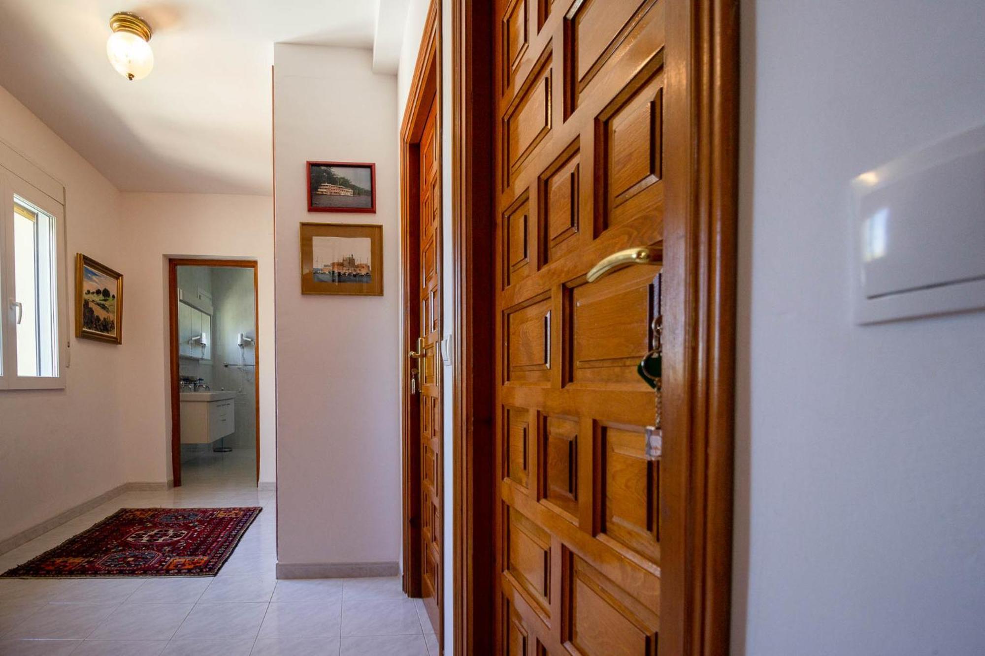 Ref 147) 10 Persons *
