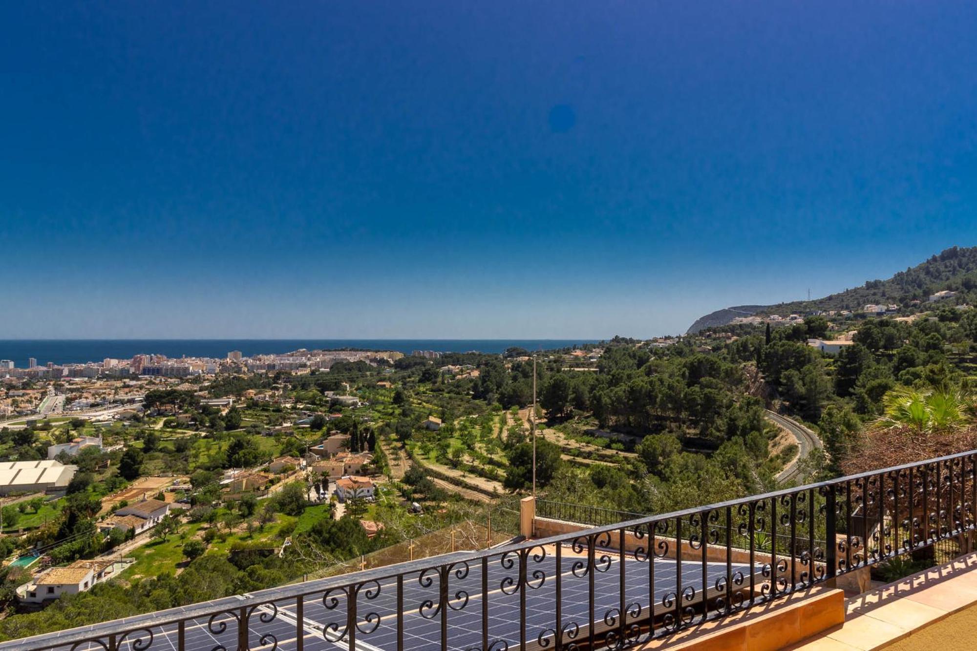 Ref 147) 10 Persons Villa *