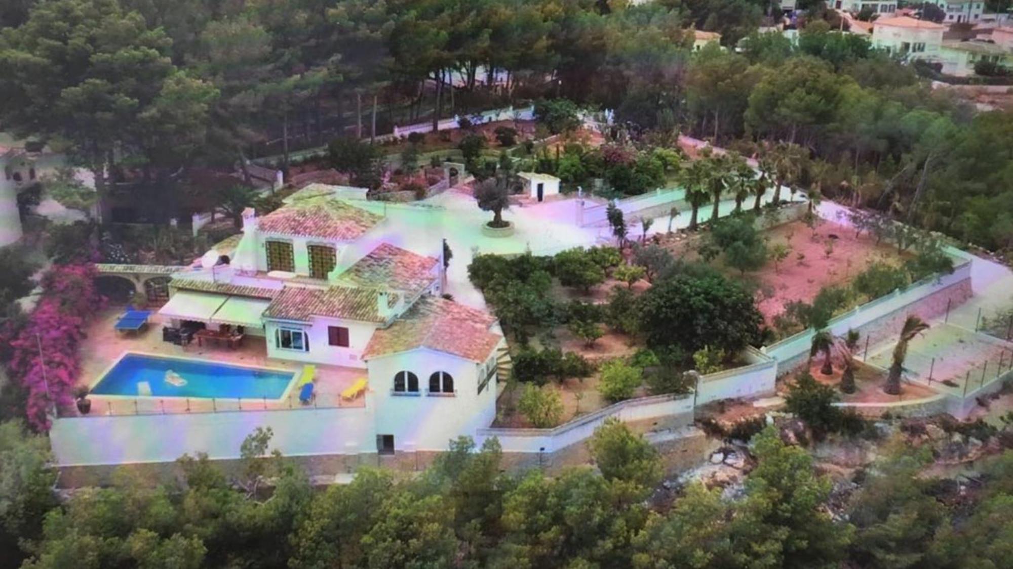 Villa Ref 147) 10 Persons *