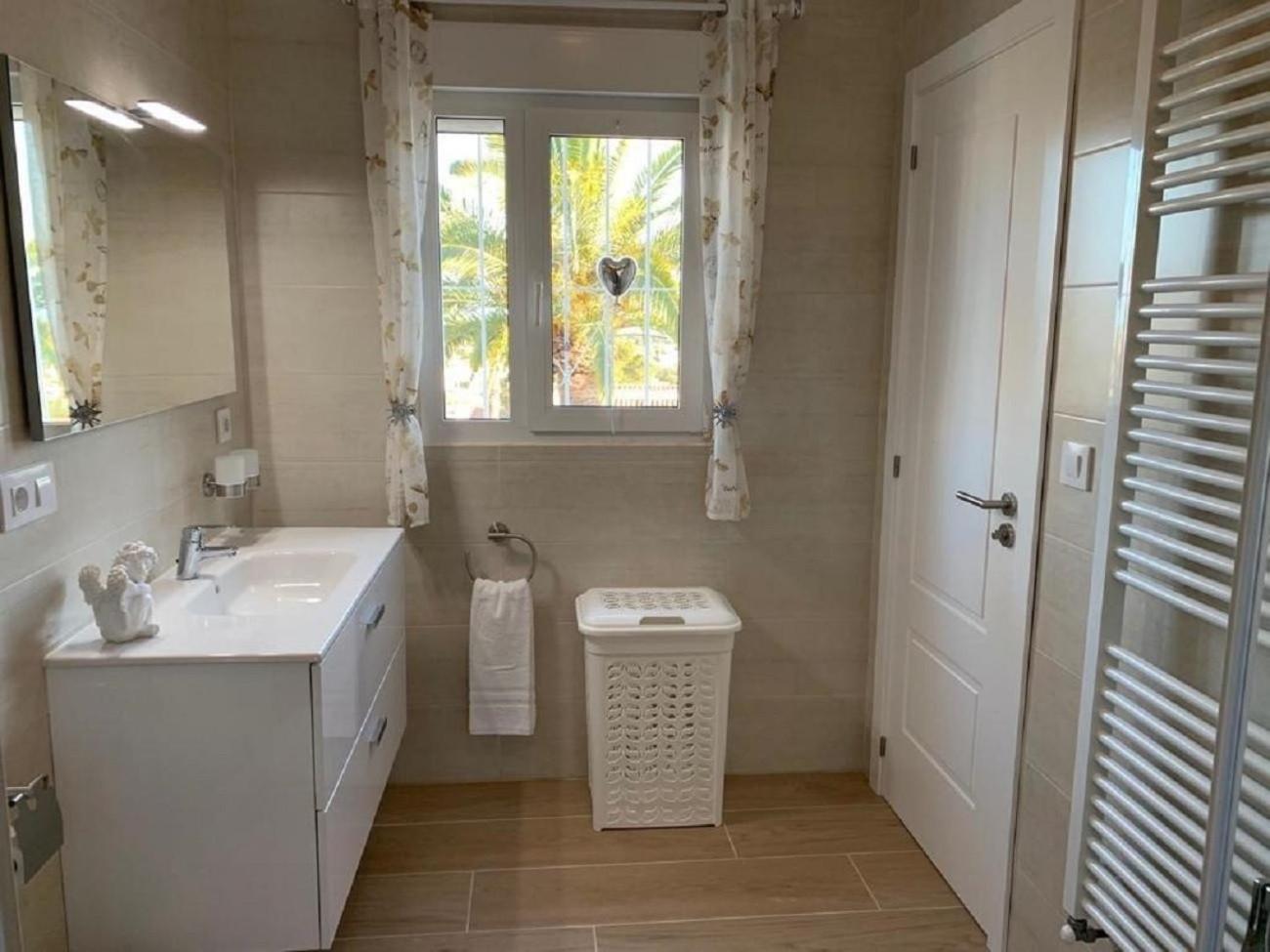 Mit Privatpool Fuer 4 Personen Ca 120 Qm In Calp, Valencia Costa Blanca