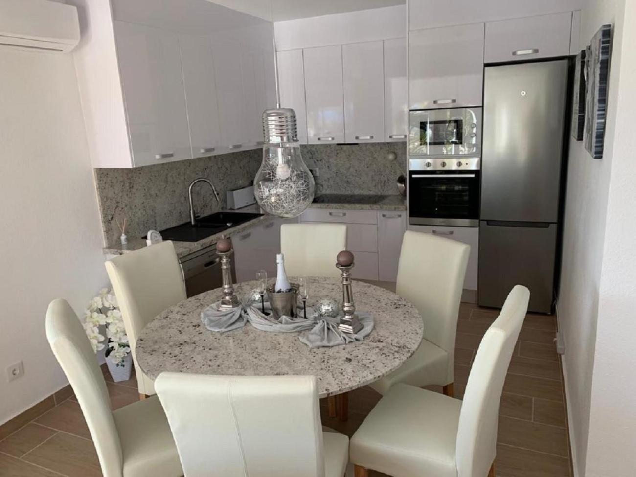 Сasa de vacaciones Mit Privatpool Fuer 4 Personen Ca 120 Qm In Calp, Valencia Costa Blanca *
