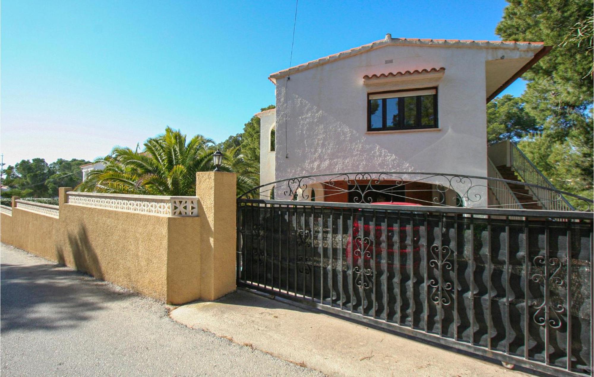 Сasa de vacaciones Gorgeous In Calp With Kitchen Calpe