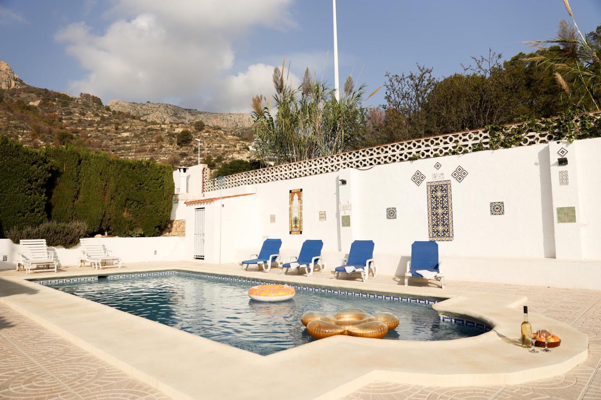 Casa De Personas Villa *