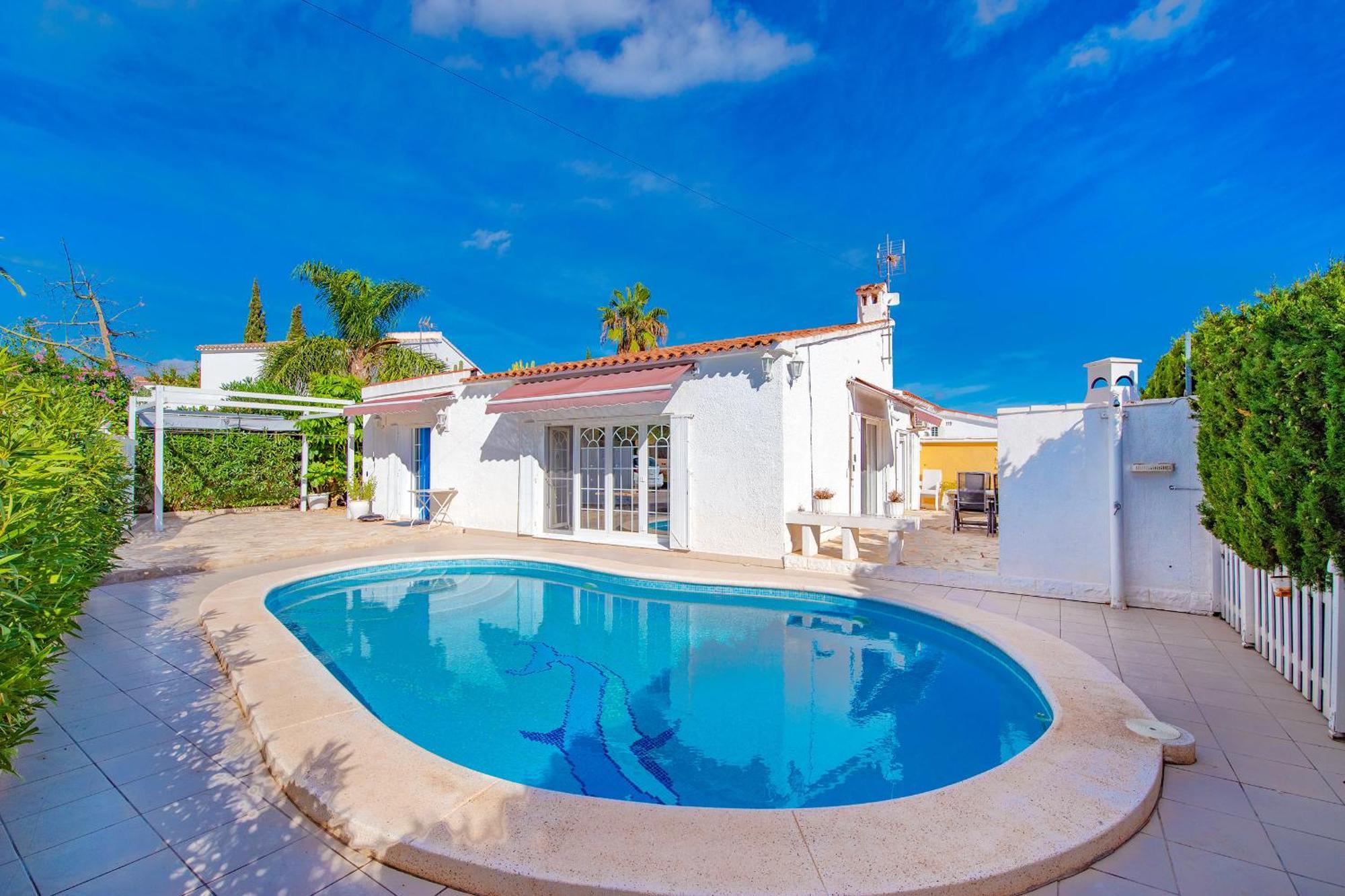 Sunbathing With Private Swimming Pool Villa