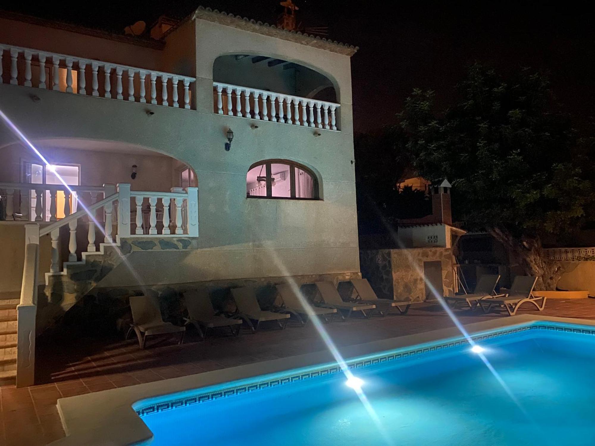 Agradable Con Piscina Y Vistas Al Mar Villa *