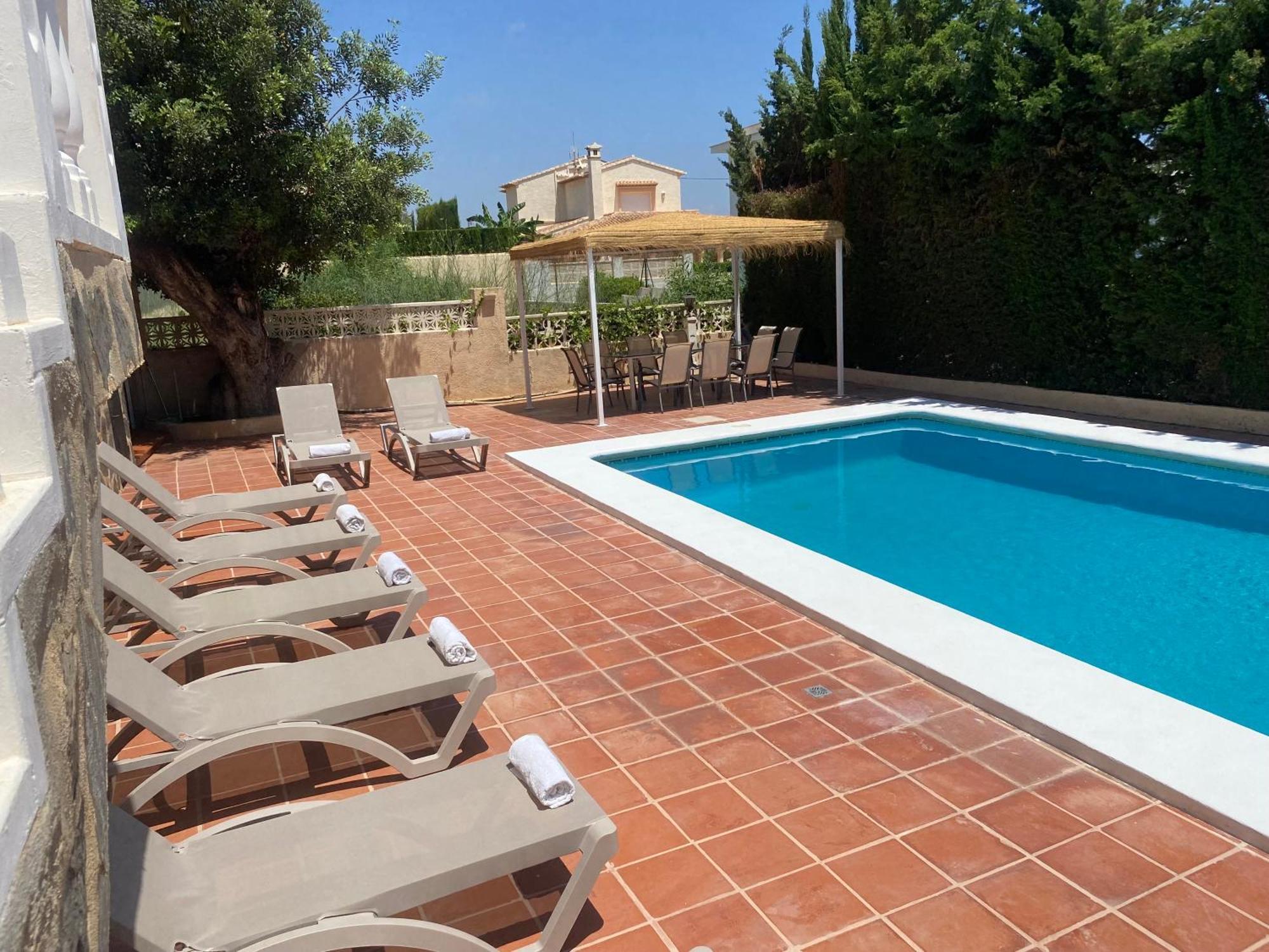 Agradable Con Piscina Y Vistas Al Mar Villa Calpe