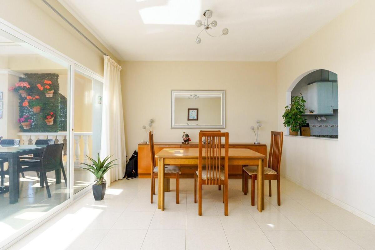 House With Sea Views *