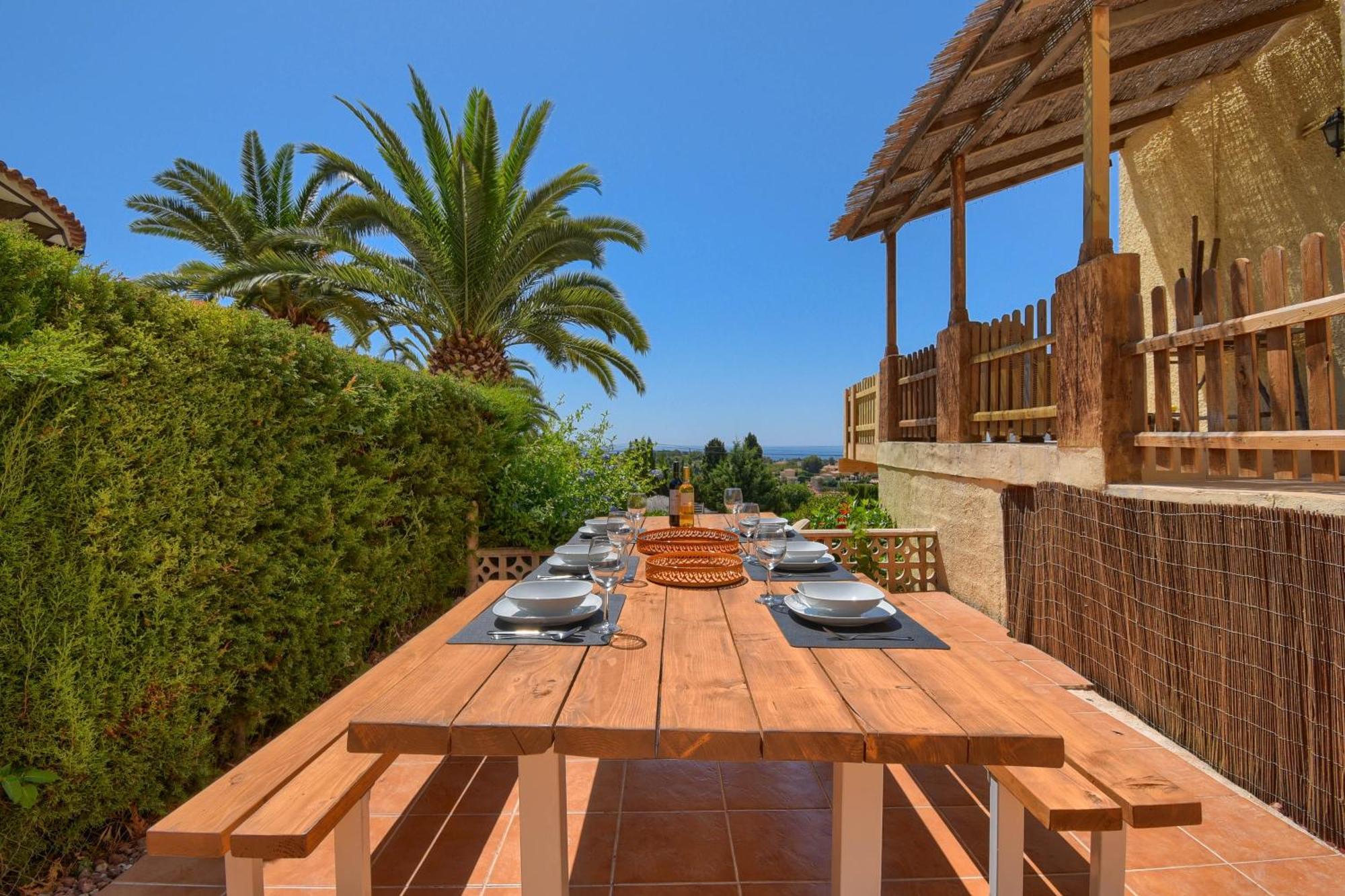La Perla Seaview Villa *
