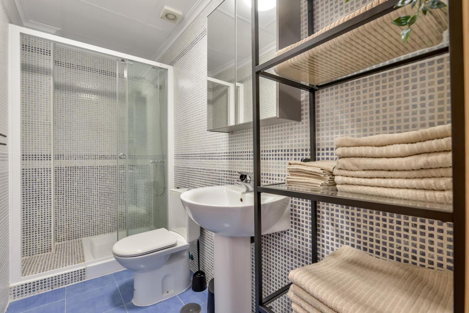 Modern Quiet 3 Bdrs Flat In The Heart Of *