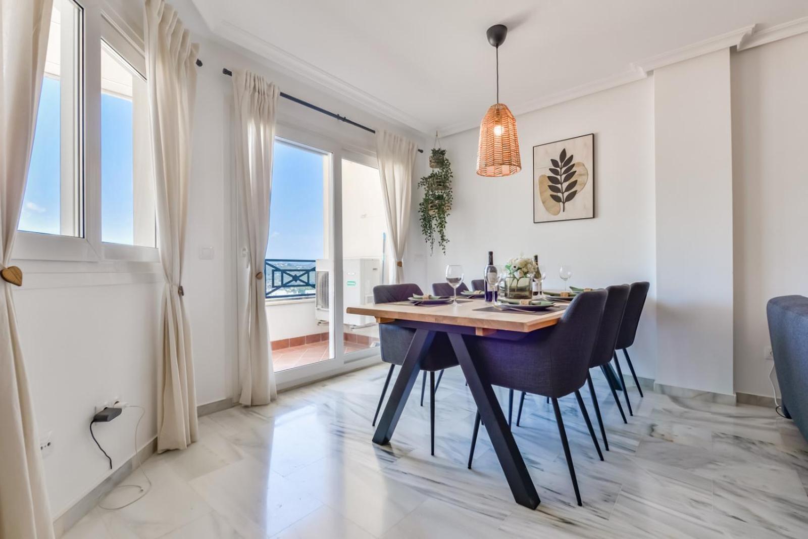 Modern Quiet 3 Bdrs Flat In The Heart Of *