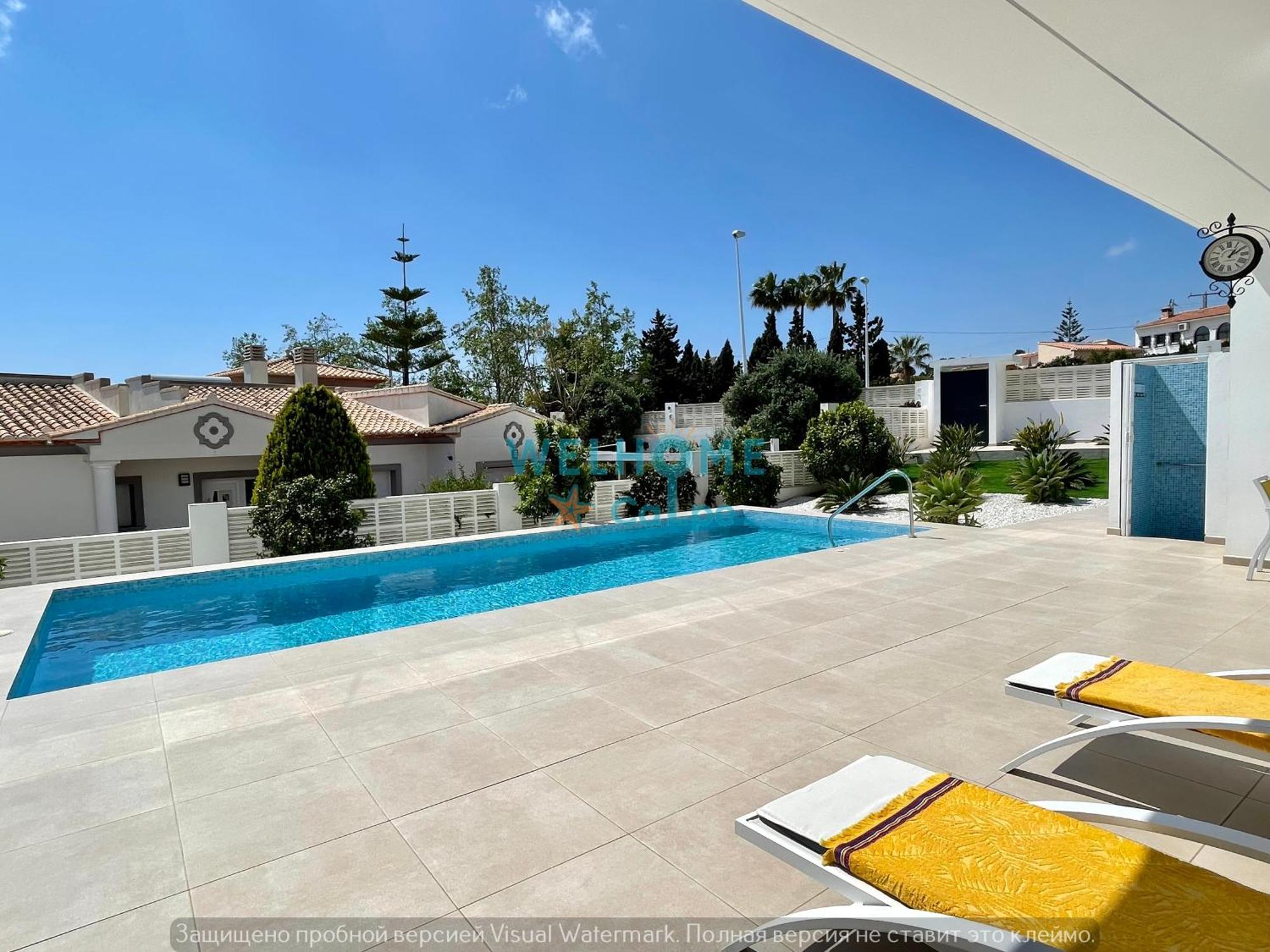 Valentina De Lujo Villa *