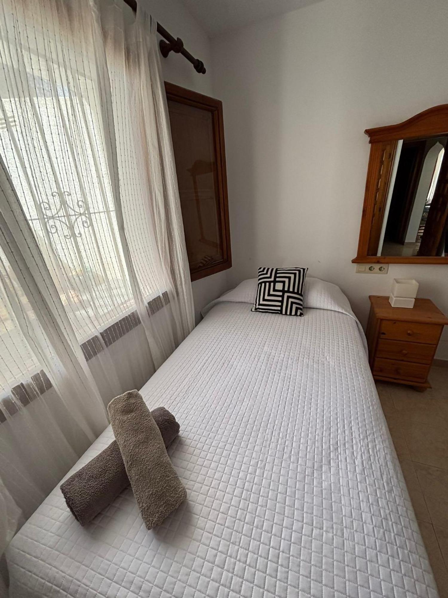 Apartamento Con Jardin Piscina Y Parking