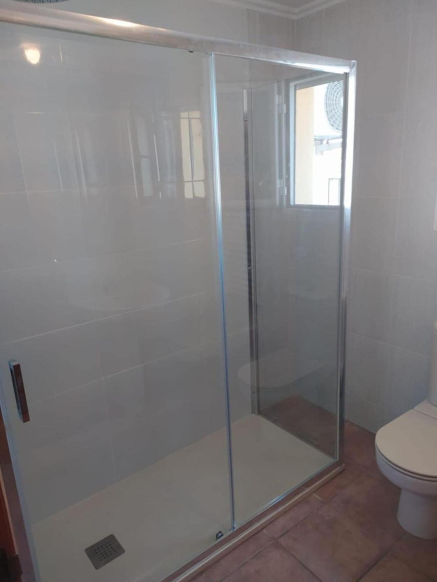 3 Bedroom, 2 Bathroom With 2 Pools And A Shared Paddling Pool *