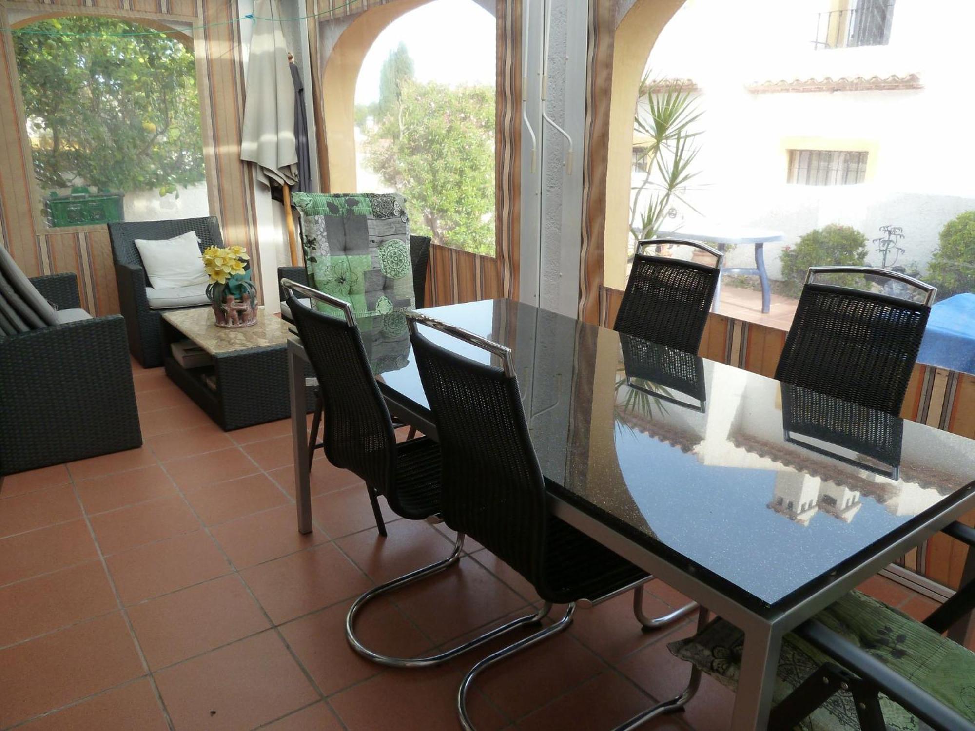 3 Bedroom, 2 Bathroom With 2 Pools And A Shared Paddling Pool Сasa de vacaciones *