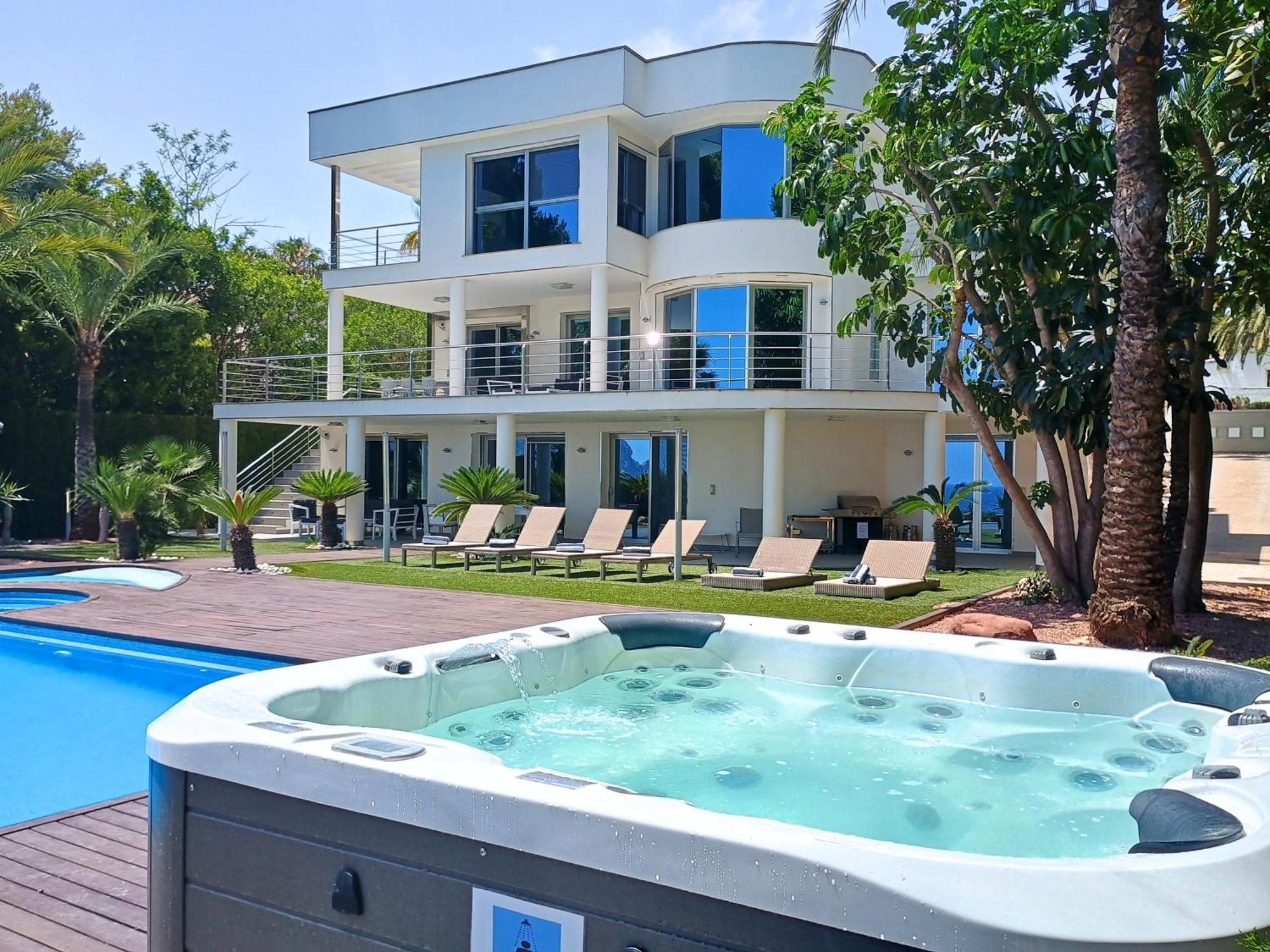 Villa A001 - De Lujo En Primera Línea De Mar
