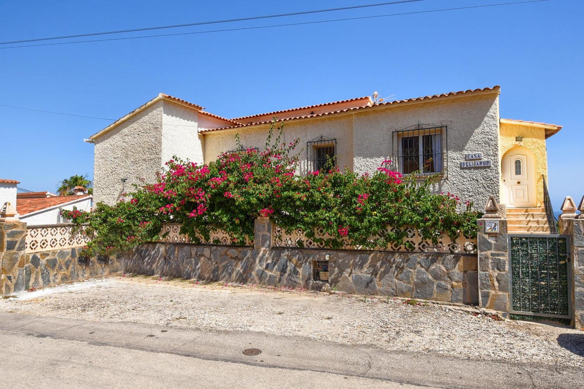 La Perla With Seaview & Large Pool Villa *