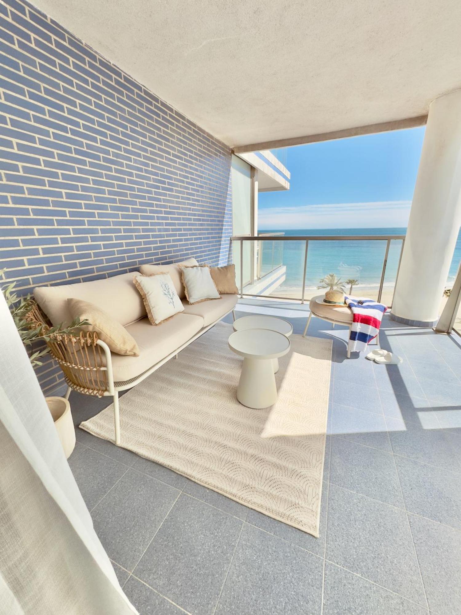 Casa Levante - Modern Beachfront With Sea View Apartment *