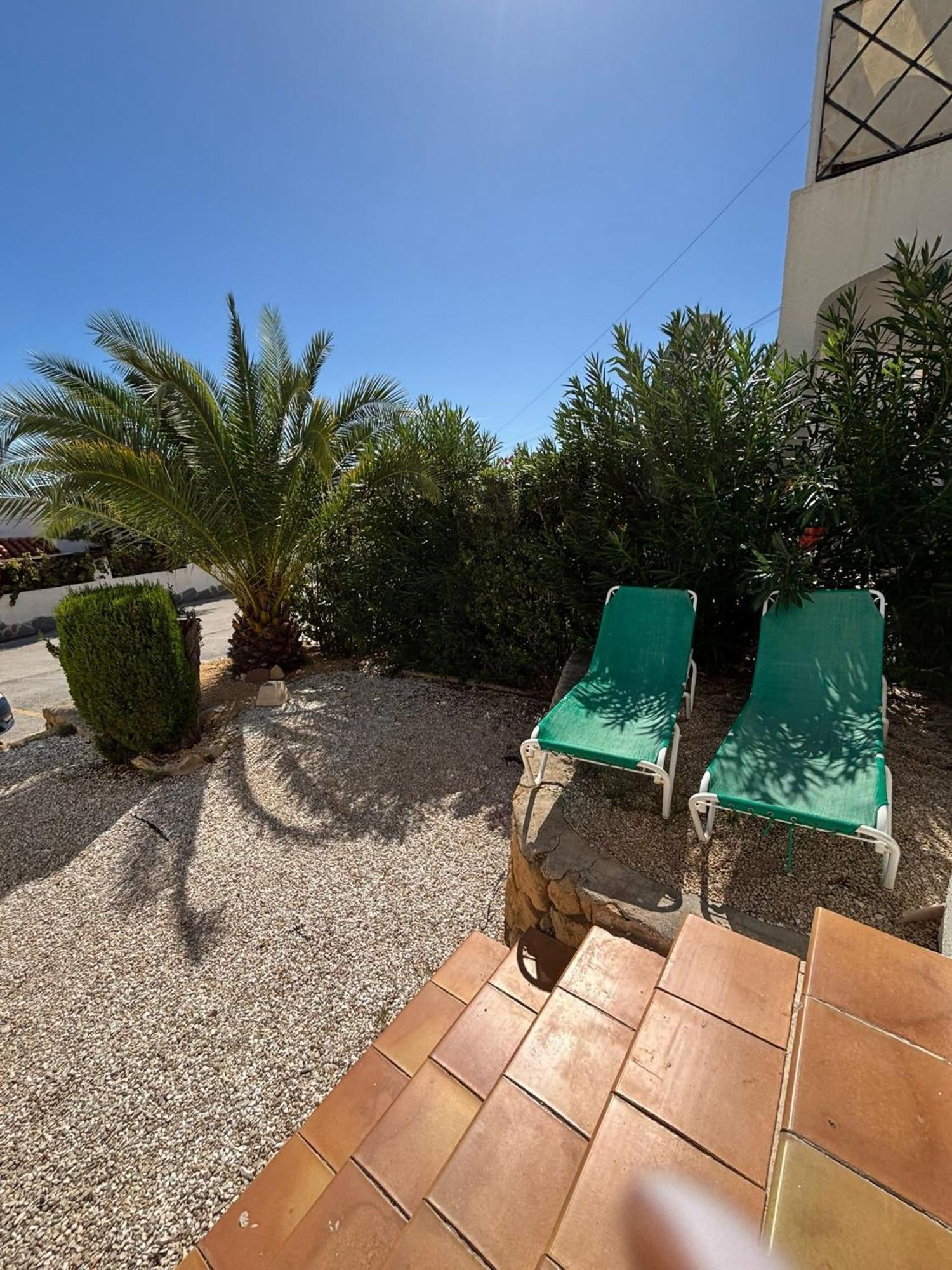 Con Jardin Piscina Y Parking