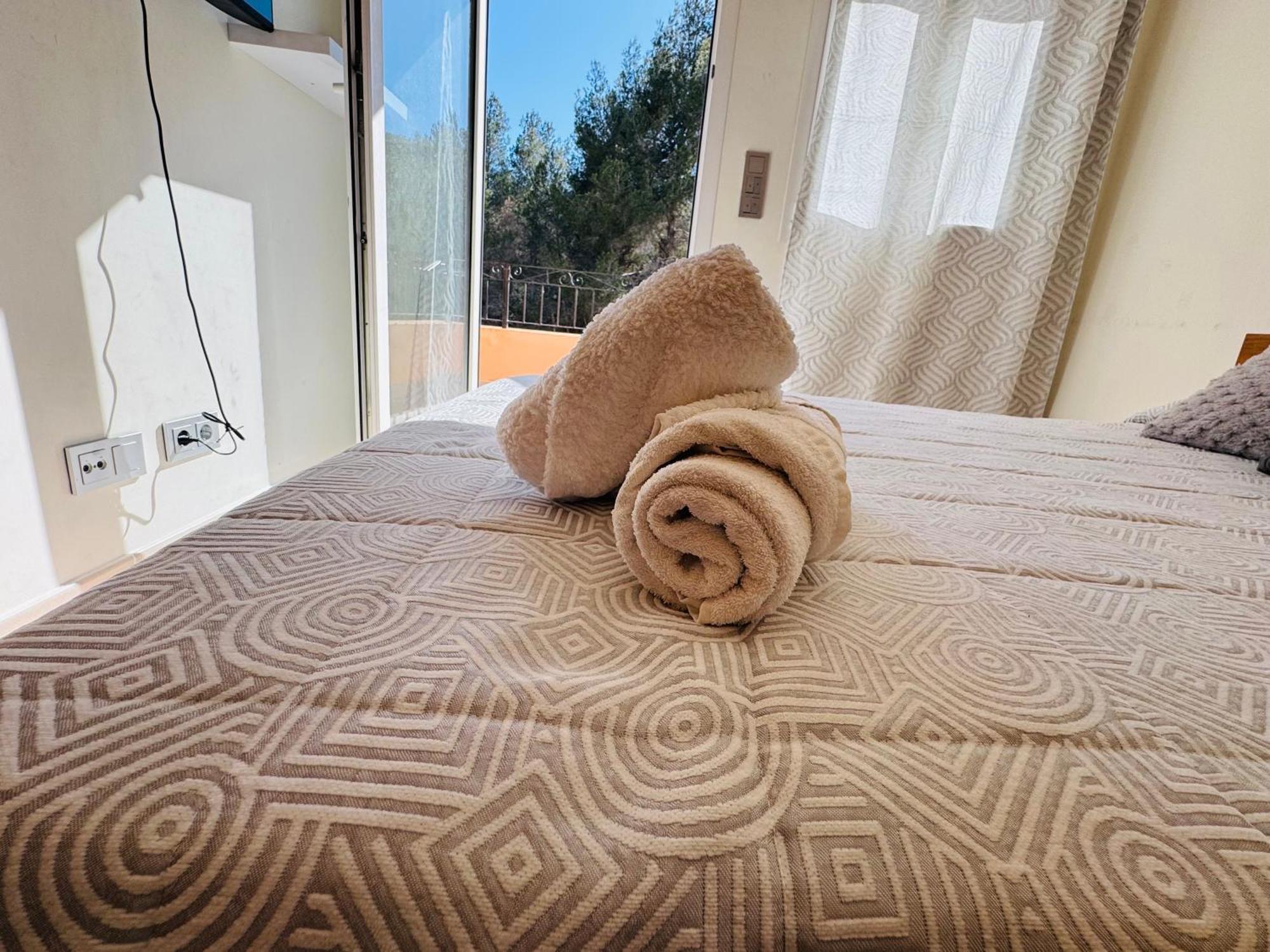 Adosado Entorno Playa Y Montana Tranquilidad Relax Jacuzzi Piscina Wifi Aire Jardin Barbacoa Y Parking Сasa de vacaciones
