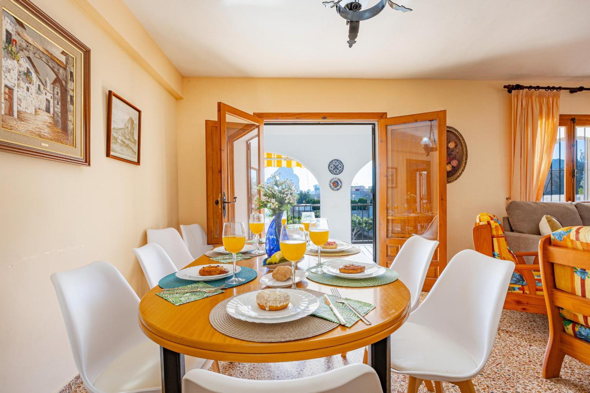 Tere - Plusholidays Villa Calpe