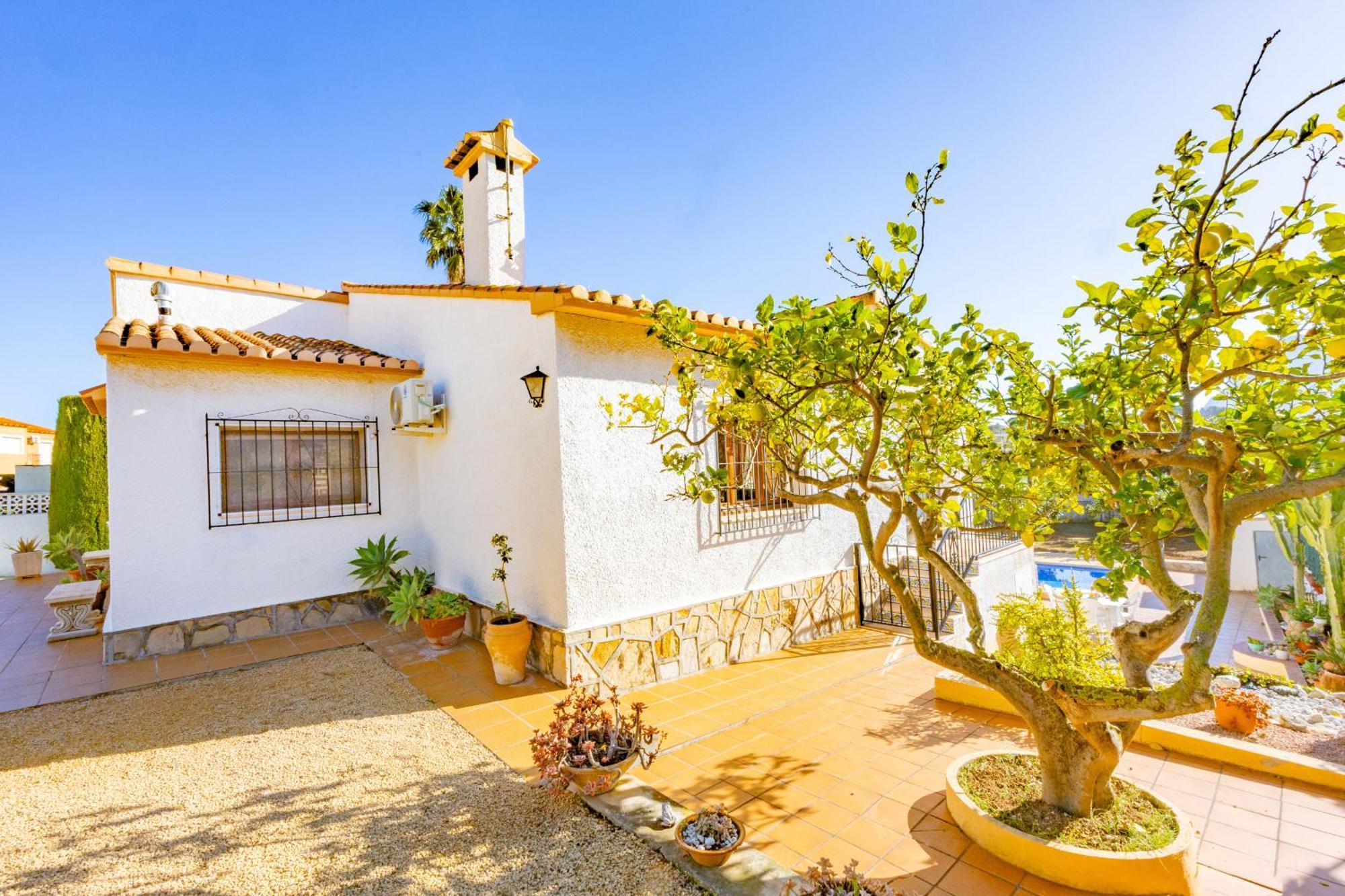Tere - Plusholidays Calpe