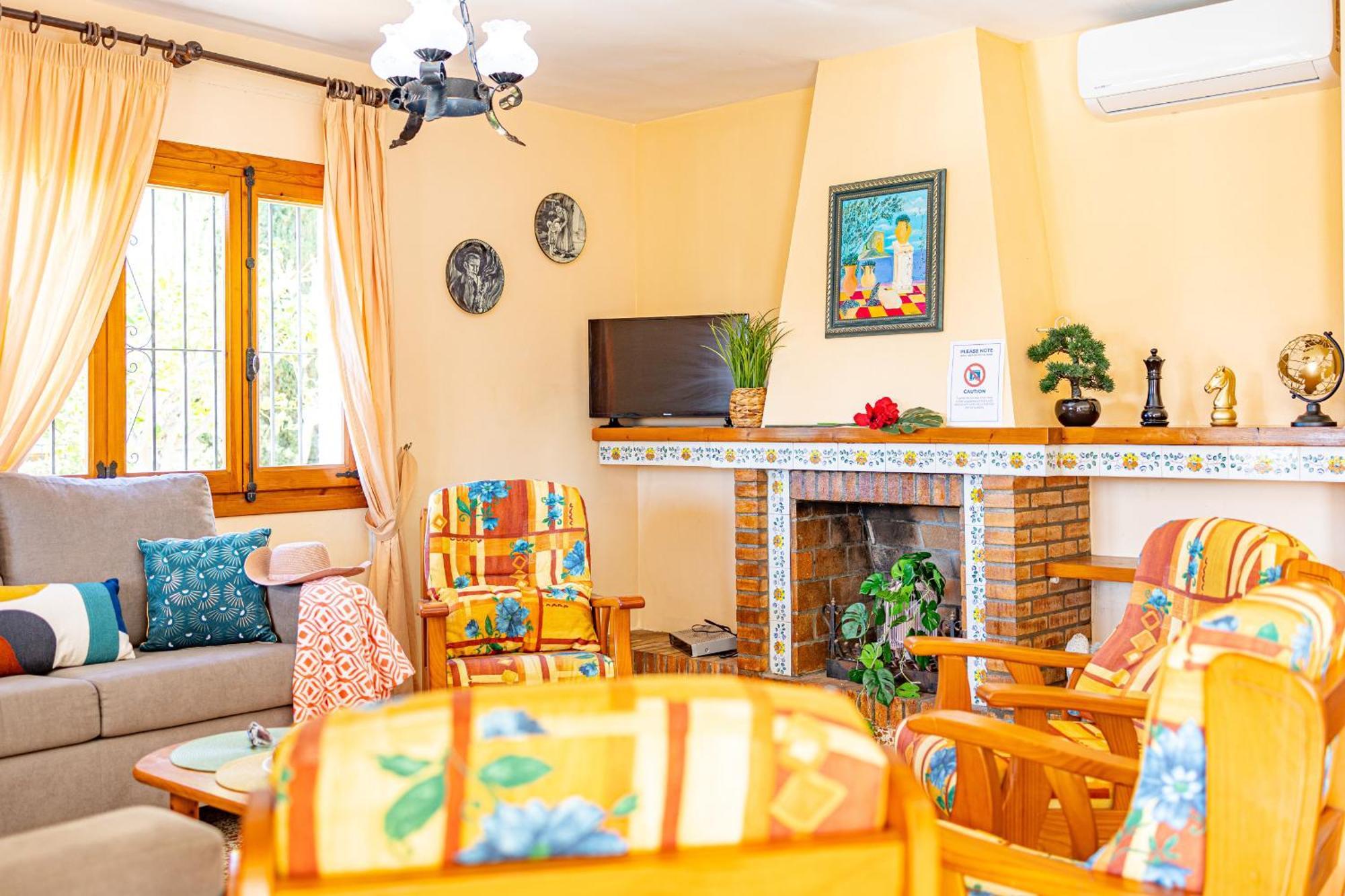 Tere - Plusholidays * Calpe