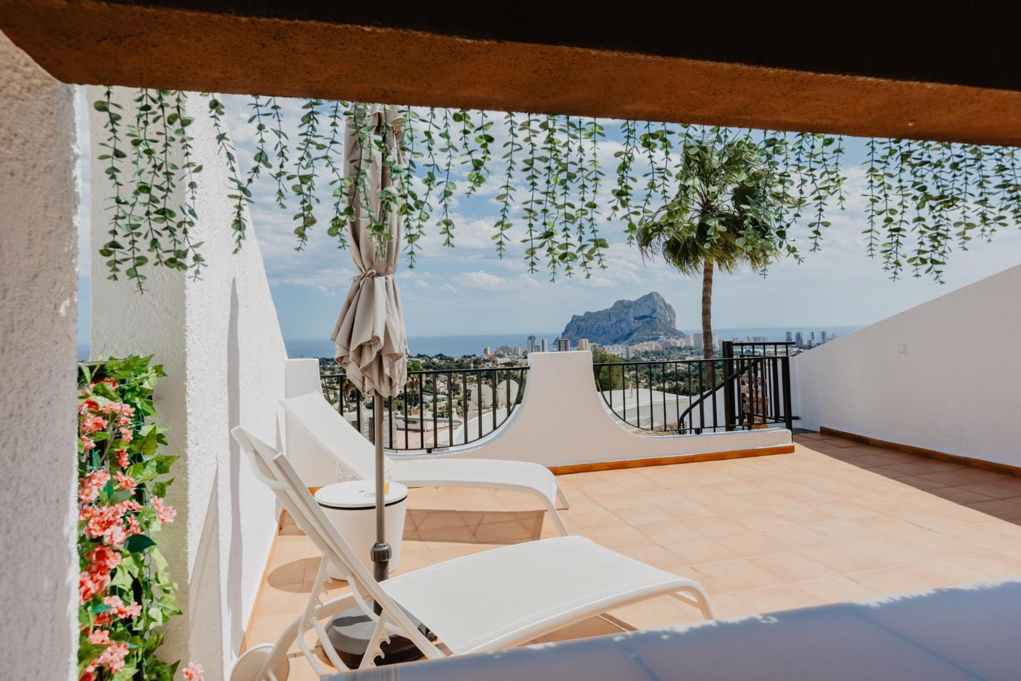 Casa Sunrise - Costa Blanca House With Rooftop, 5 Swimming Pools And Panoramic Sea- And Views At Penon De Ifach Apartment