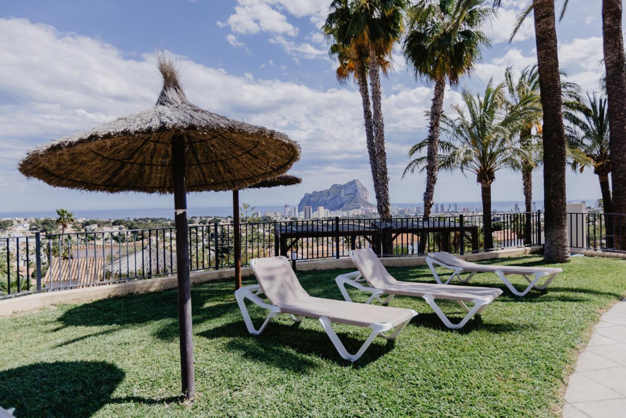 Casa Sunrise - Costa Blanca House With Rooftop, 5 Swimming Pools And Panoramic Sea- And Views At Penon De Ifach * Calpe
