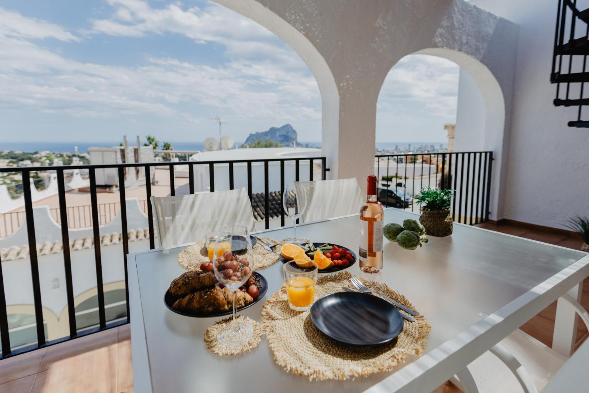 Casa Sunrise - Costa Blanca House With Rooftop, 5 Swimming Pools And Panoramic Sea- And Views At Penon De Ifach