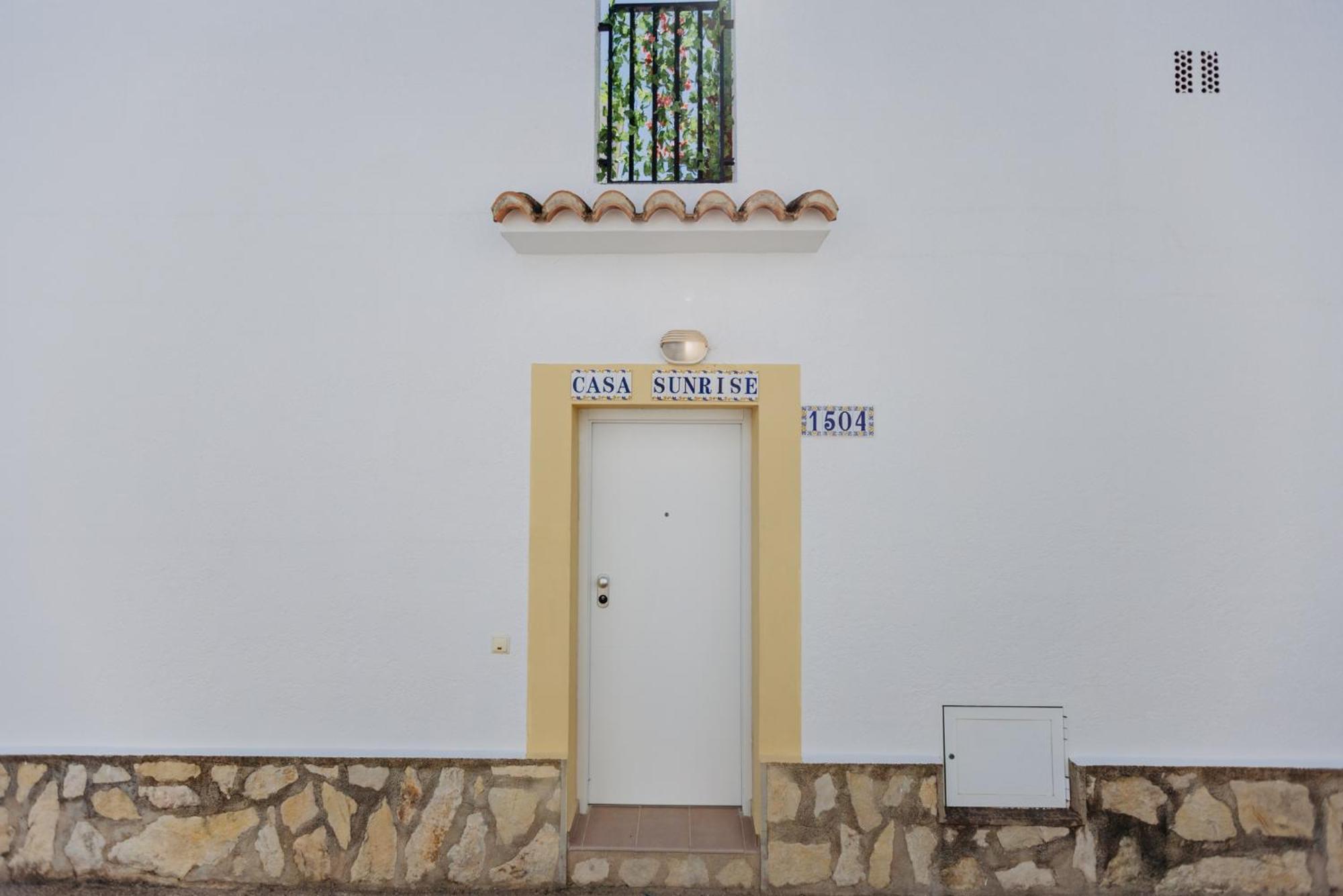 Casa Sunrise - Costa Blanca House With Rooftop, 5 Swimming Pools And Panoramic Sea- And Views At Penon De Ifach Calpe