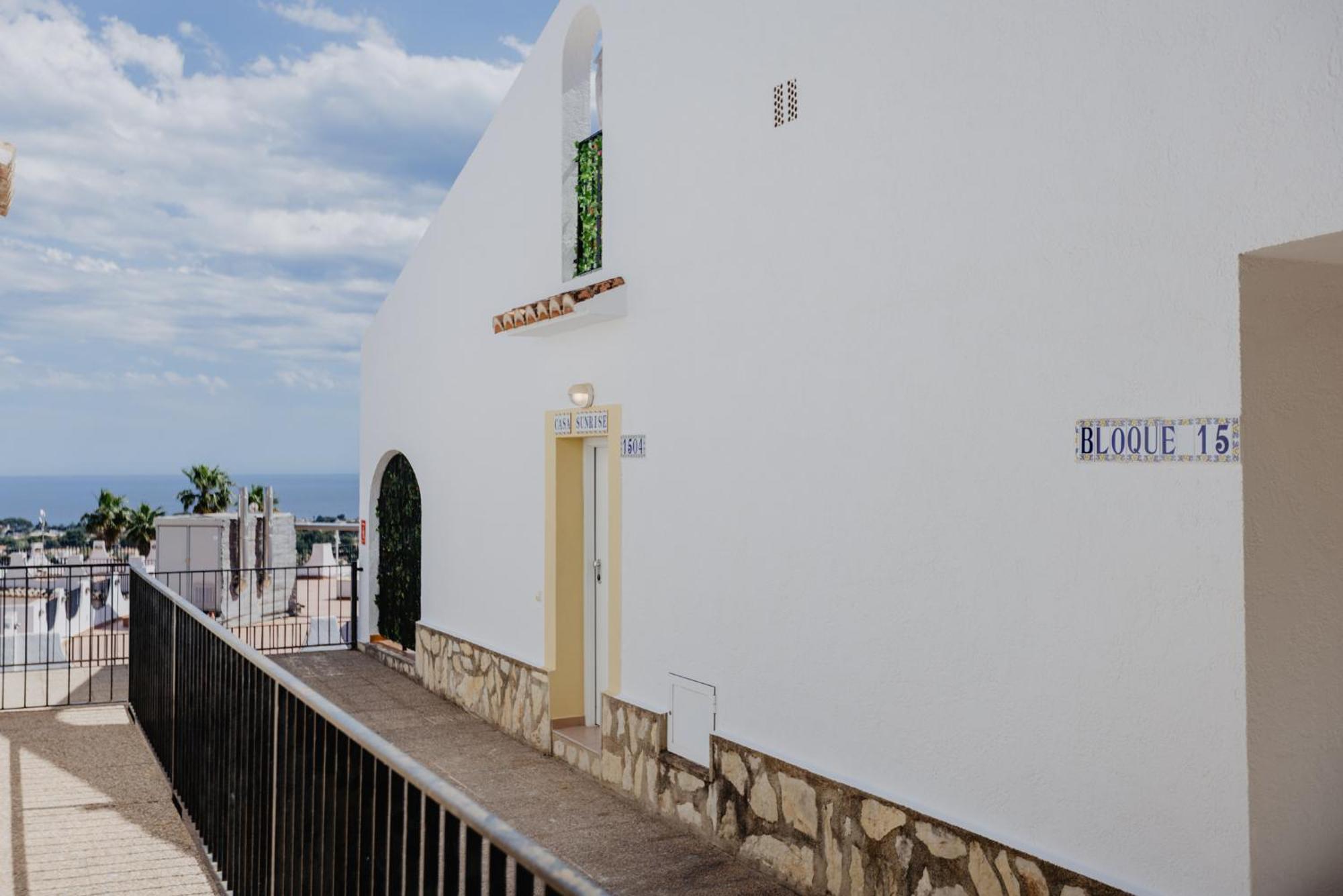 Casa Sunrise - Costa Blanca House With Rooftop, 5 Swimming Pools And Panoramic Sea- And Views At Penon De Ifach * Calpe