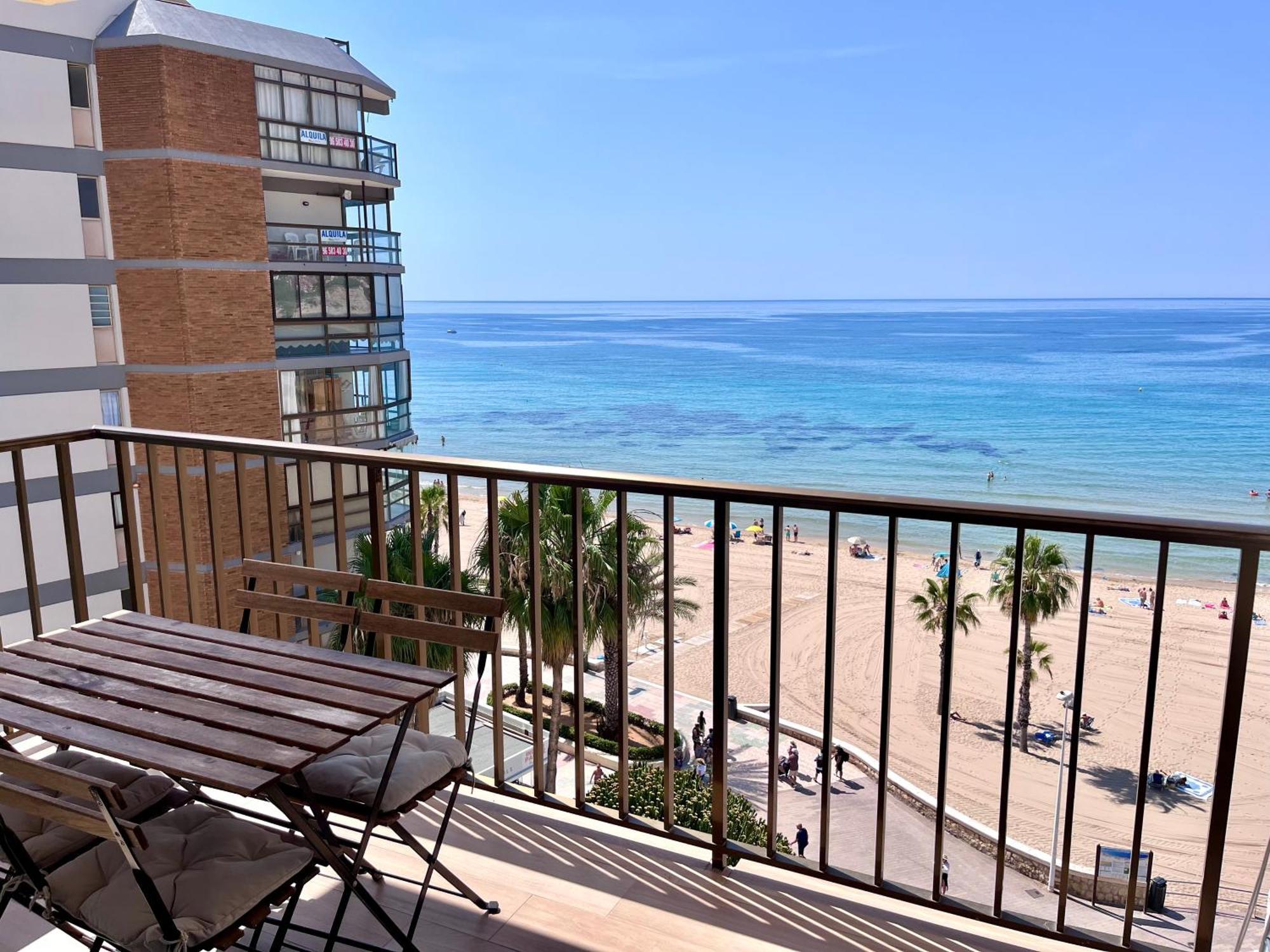 Apartamento Frente Al Mar En Con Parking 4 Personas *