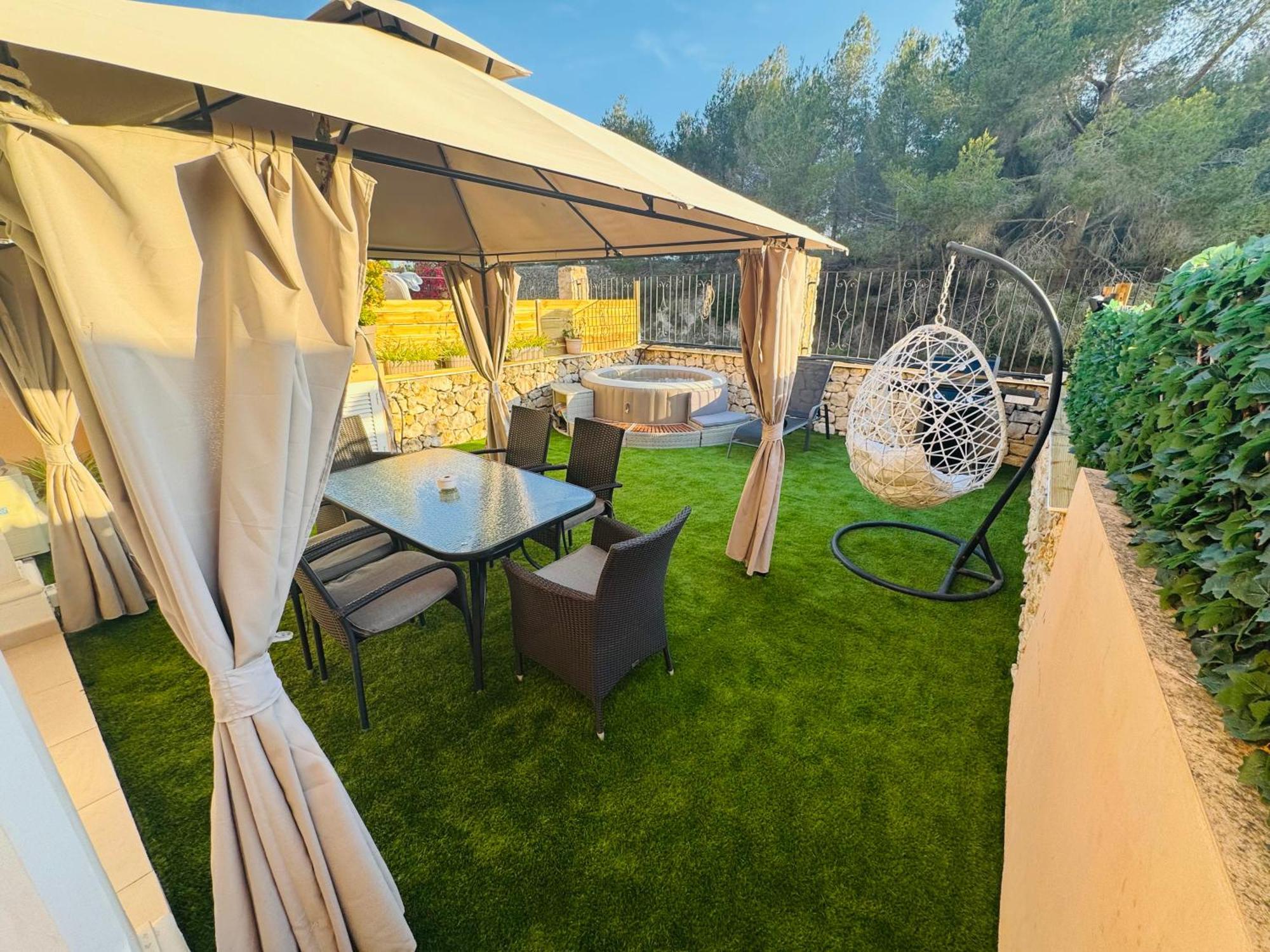 Adosado Entorno Playa Y Montana Tranquilidad Relax Jacuzzi Piscina Wifi Aire Jardin Barbacoa Y Parking Сasa de vacaciones