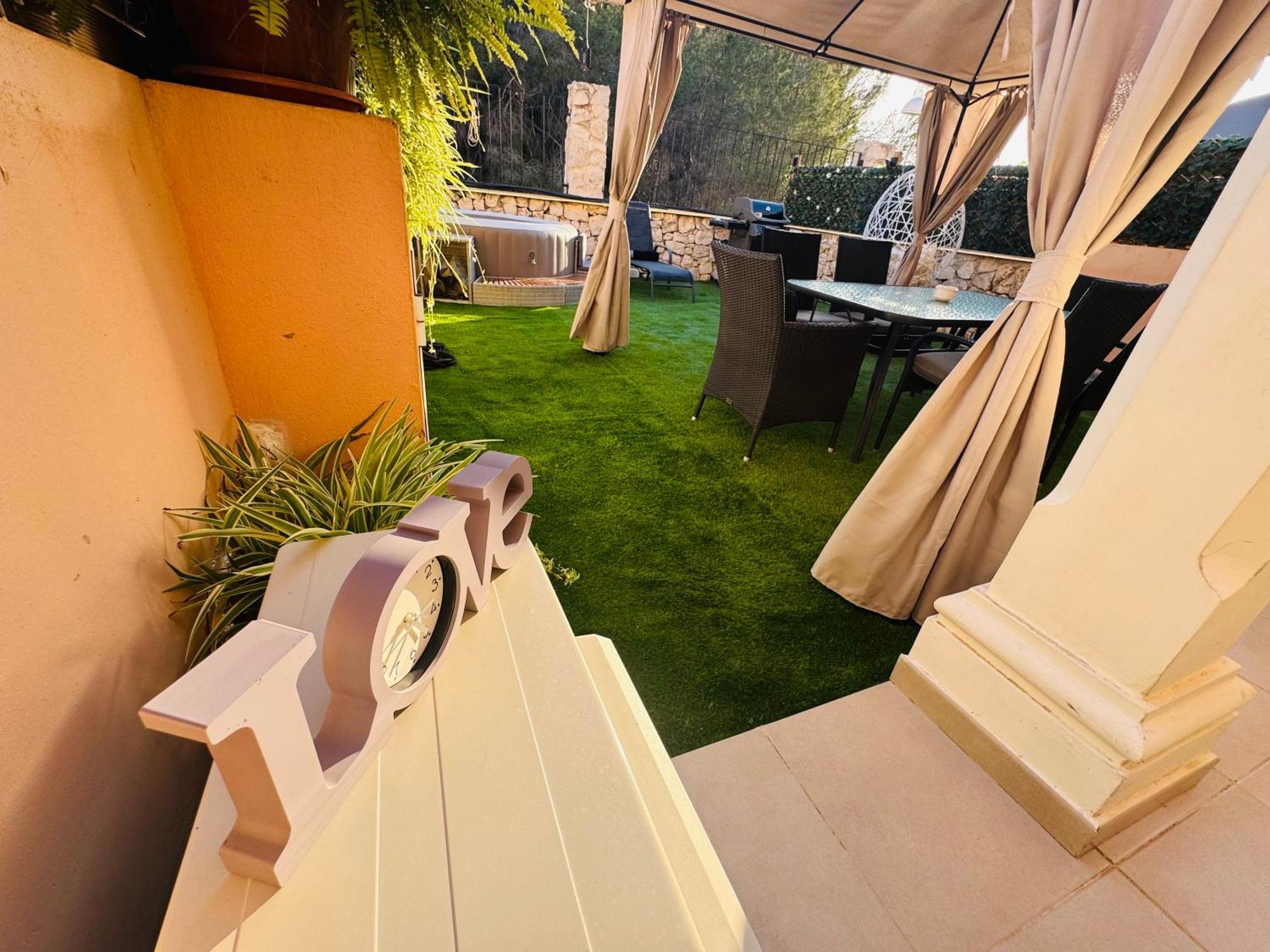 Adosado Entorno Playa Y Montana Tranquilidad Relax Jacuzzi Piscina Wifi Aire Jardin Barbacoa Y Parking Сasa de vacaciones Calpe