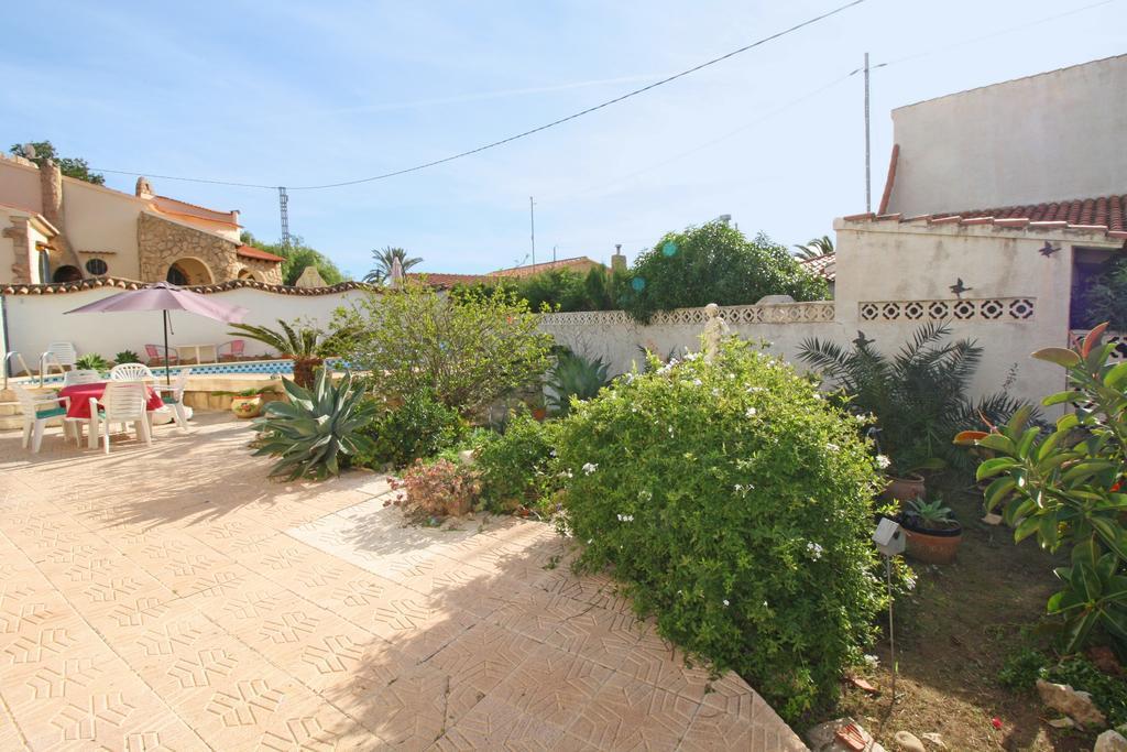 Estrella Villa *