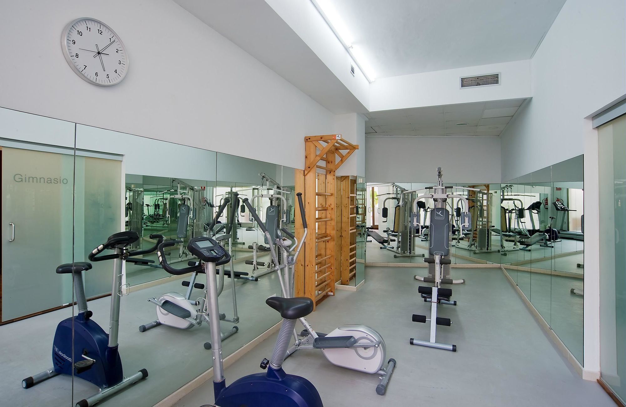 Hotel Bahia By Pierre & 4*