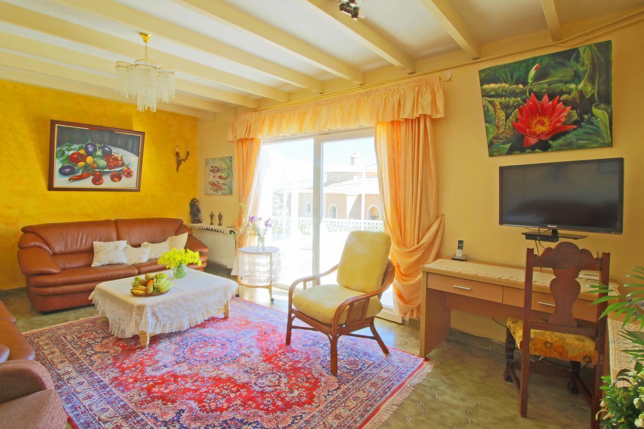 Holiday Mia Villa *