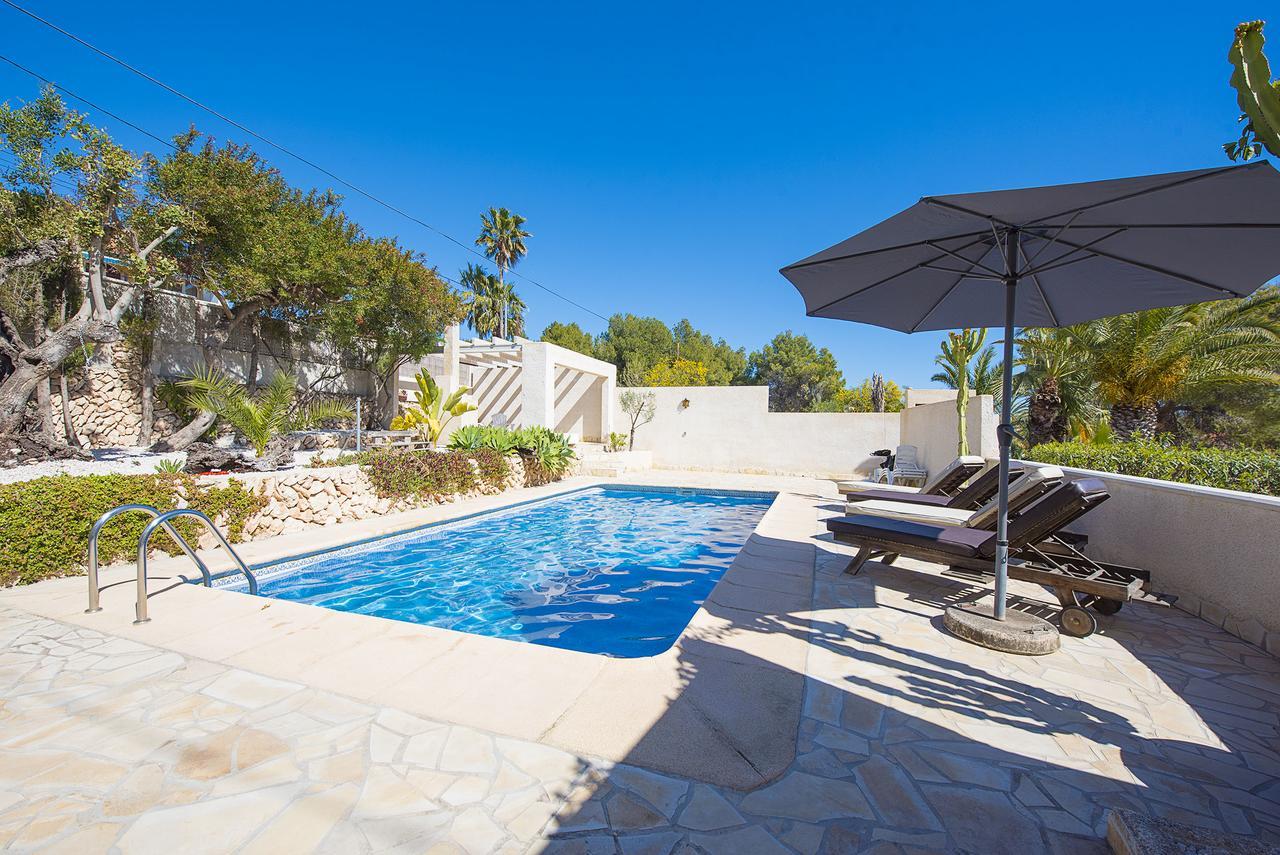 Benavero Boutique Style Within Fenced Tropical Garden Villa