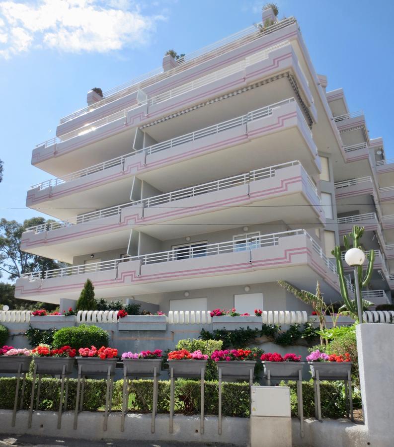 Bahia Mar *