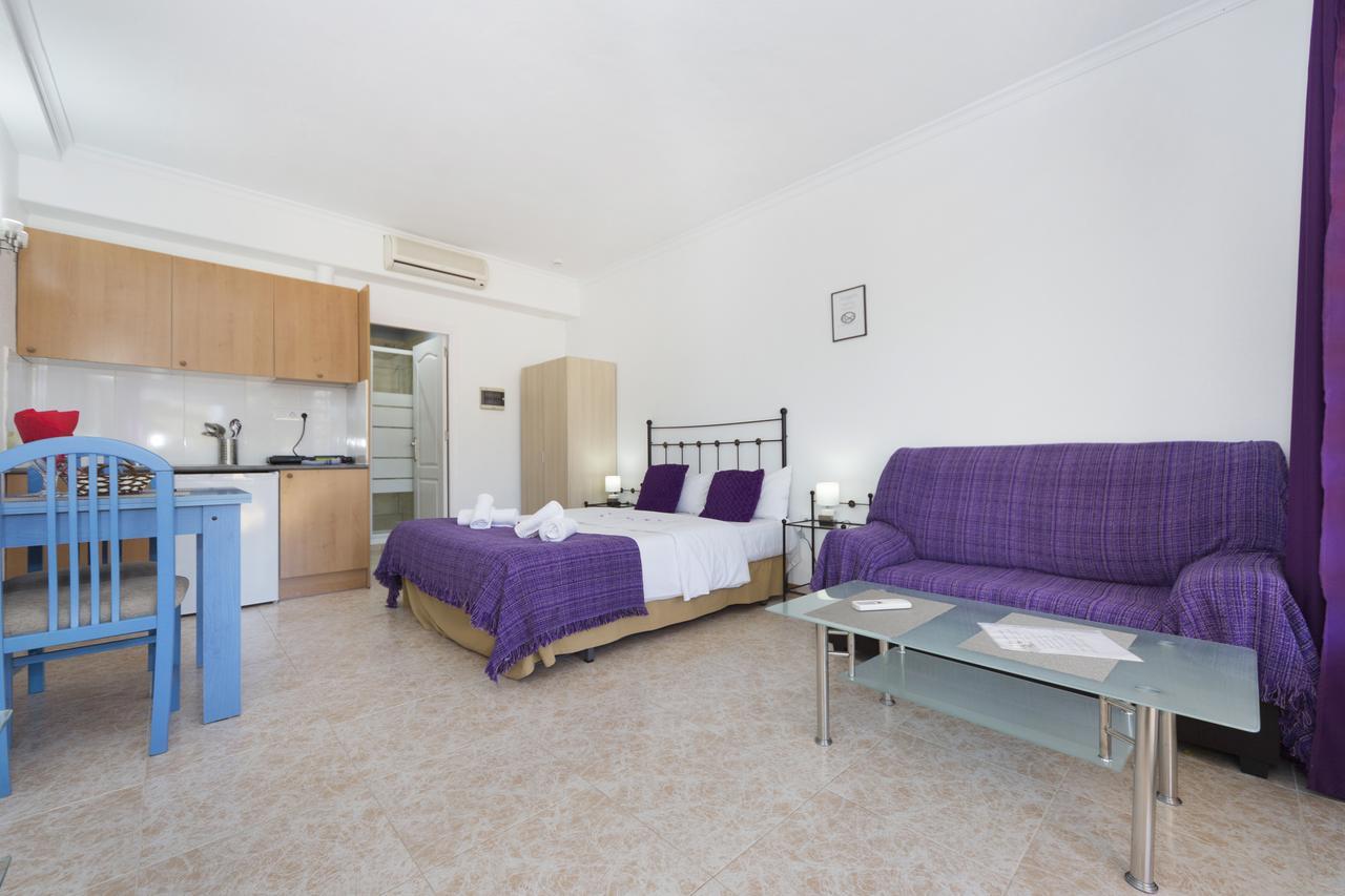 Carrio Sol - Monty's Apartment