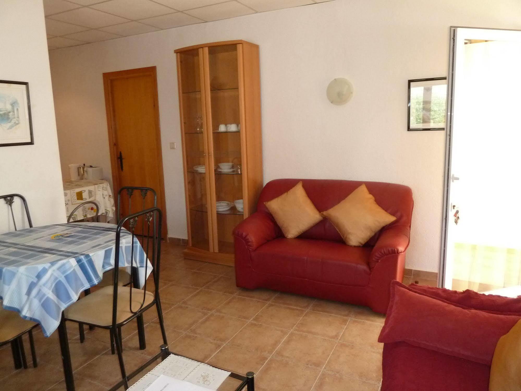 Carrio Sol - Monty's Apartment 4*